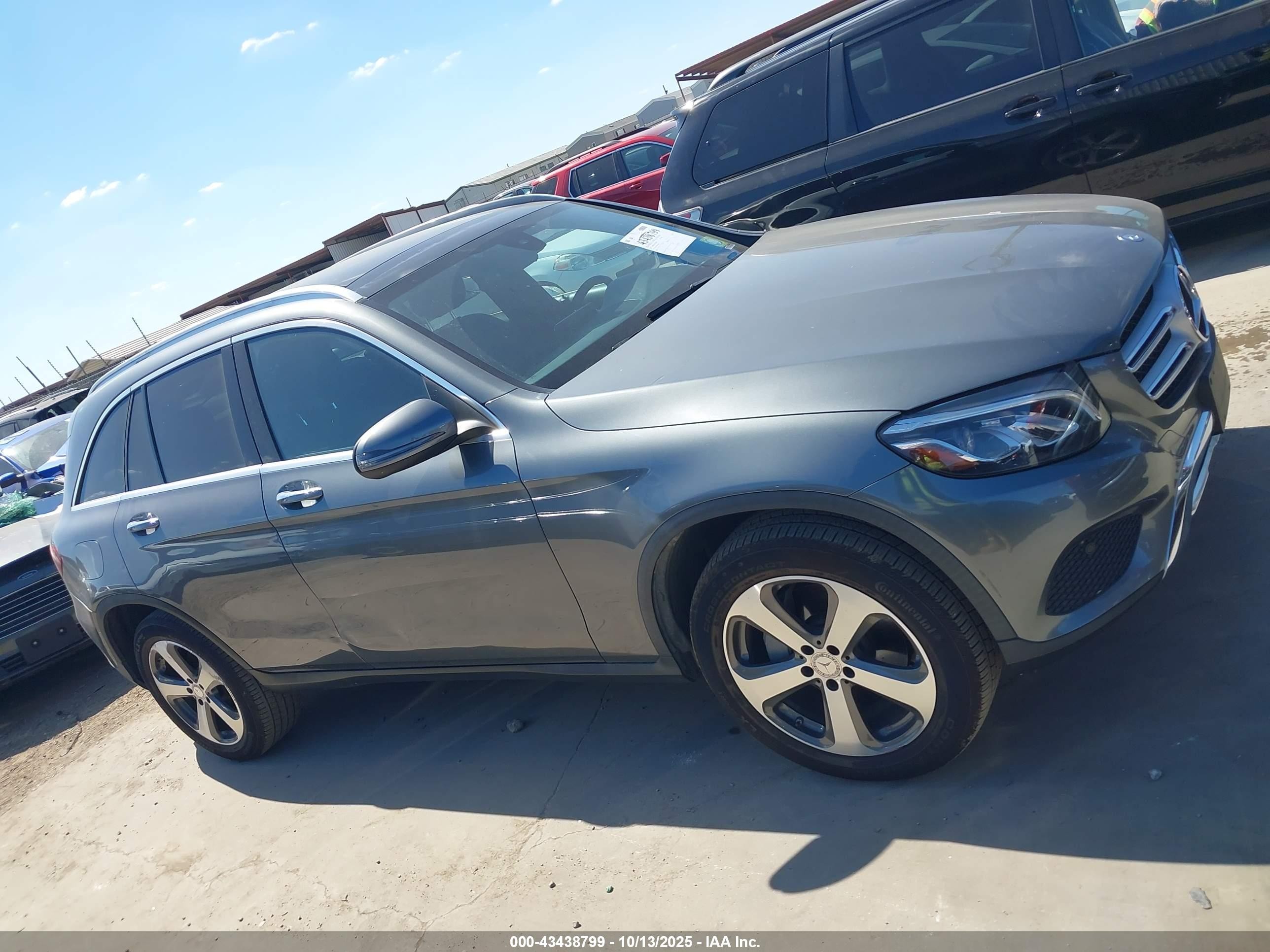 2017 Mercedes-benz Glc 300 Gray vin: WDC0G4JB2HF143117