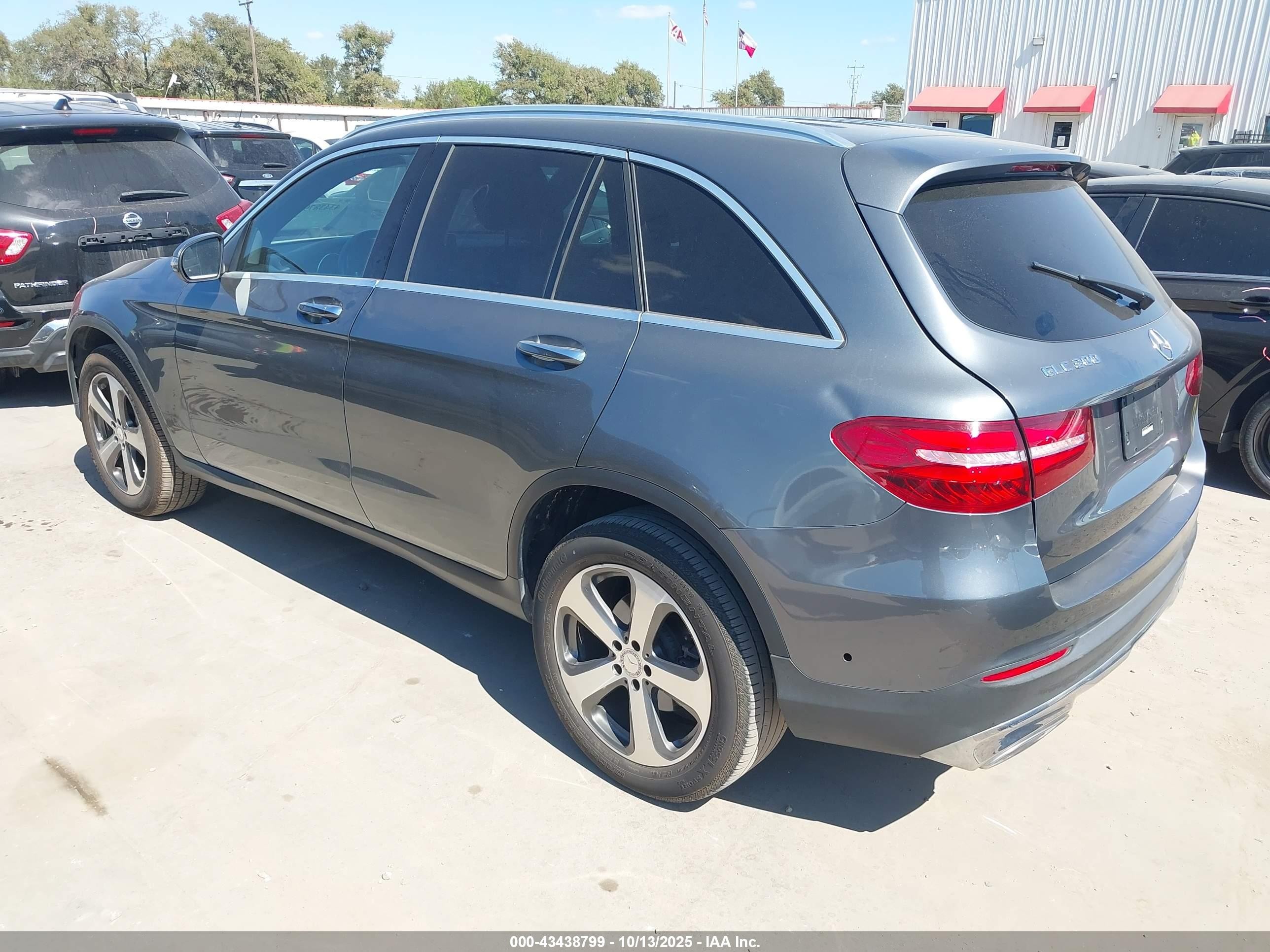 2017 Mercedes-benz Glc 300 Gray vin: WDC0G4JB2HF143117