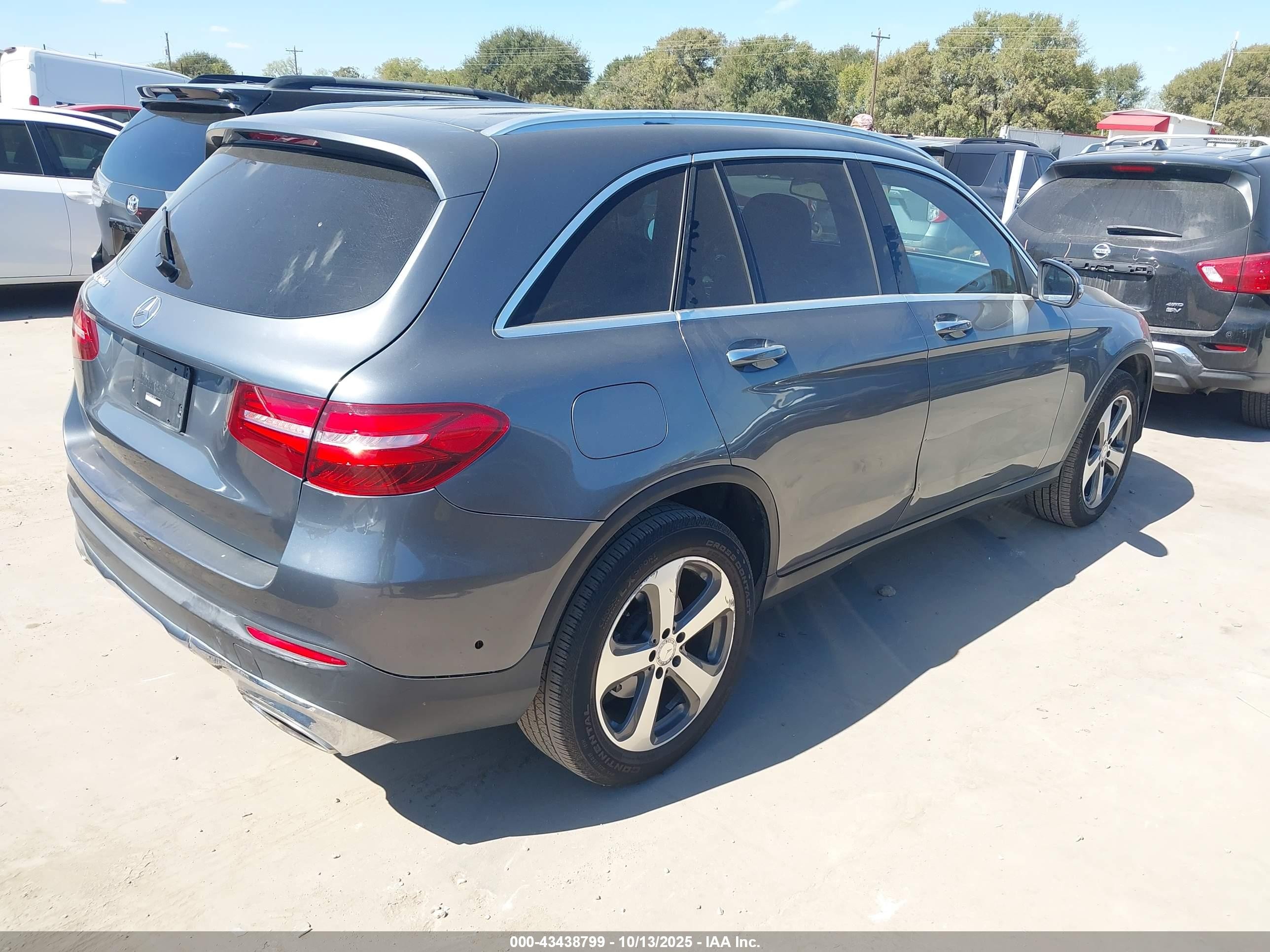 2017 Mercedes-benz Glc 300 Gray vin: WDC0G4JB2HF143117