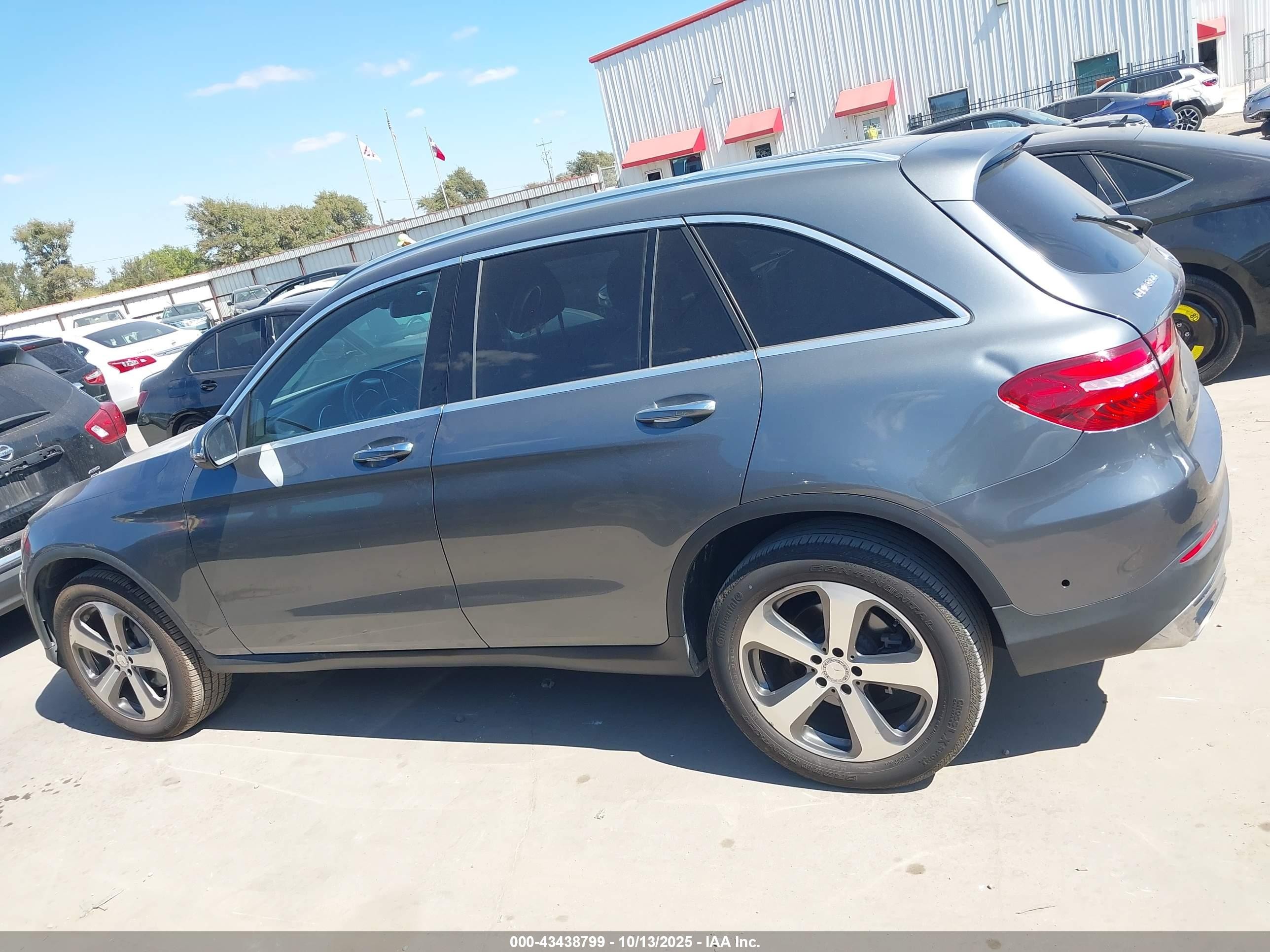 2017 Mercedes-benz Glc 300 Gray vin: WDC0G4JB2HF143117