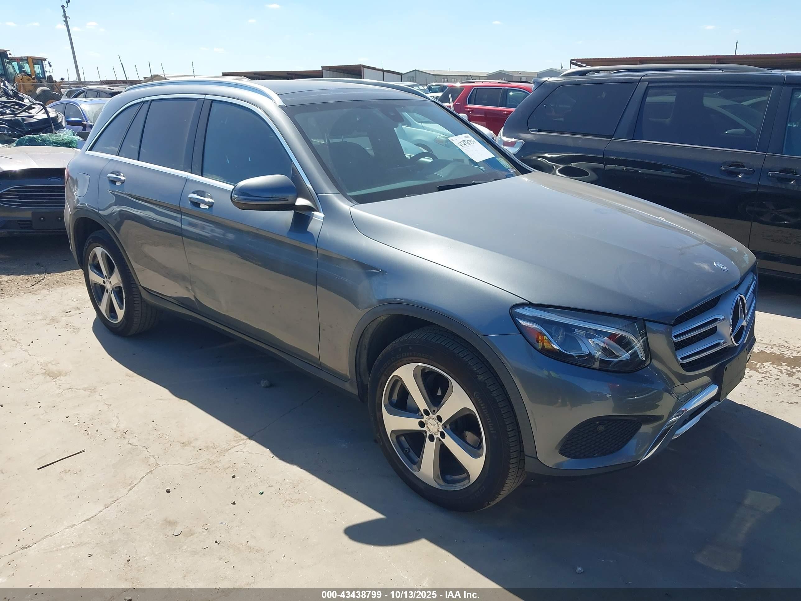 2017 Mercedes-benz Glc 300 Gray vin: WDC0G4JB2HF143117