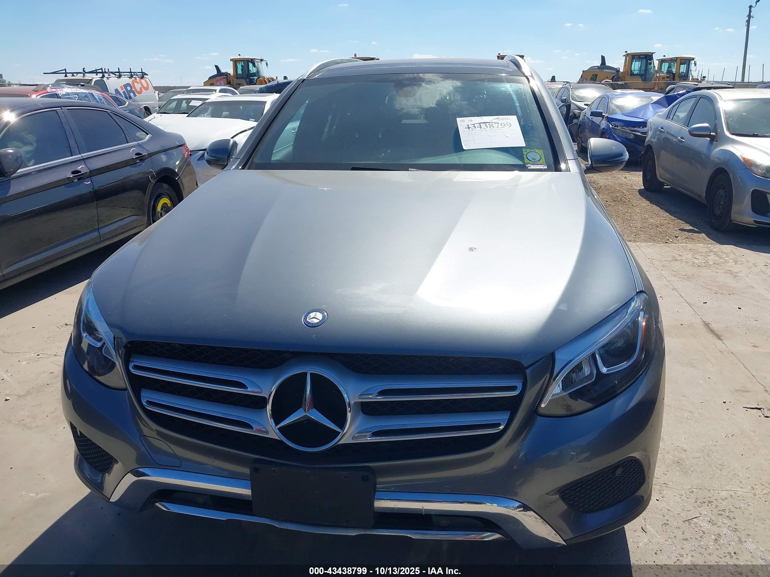2017 Mercedes-benz Glc 300 Gray vin: WDC0G4JB2HF143117