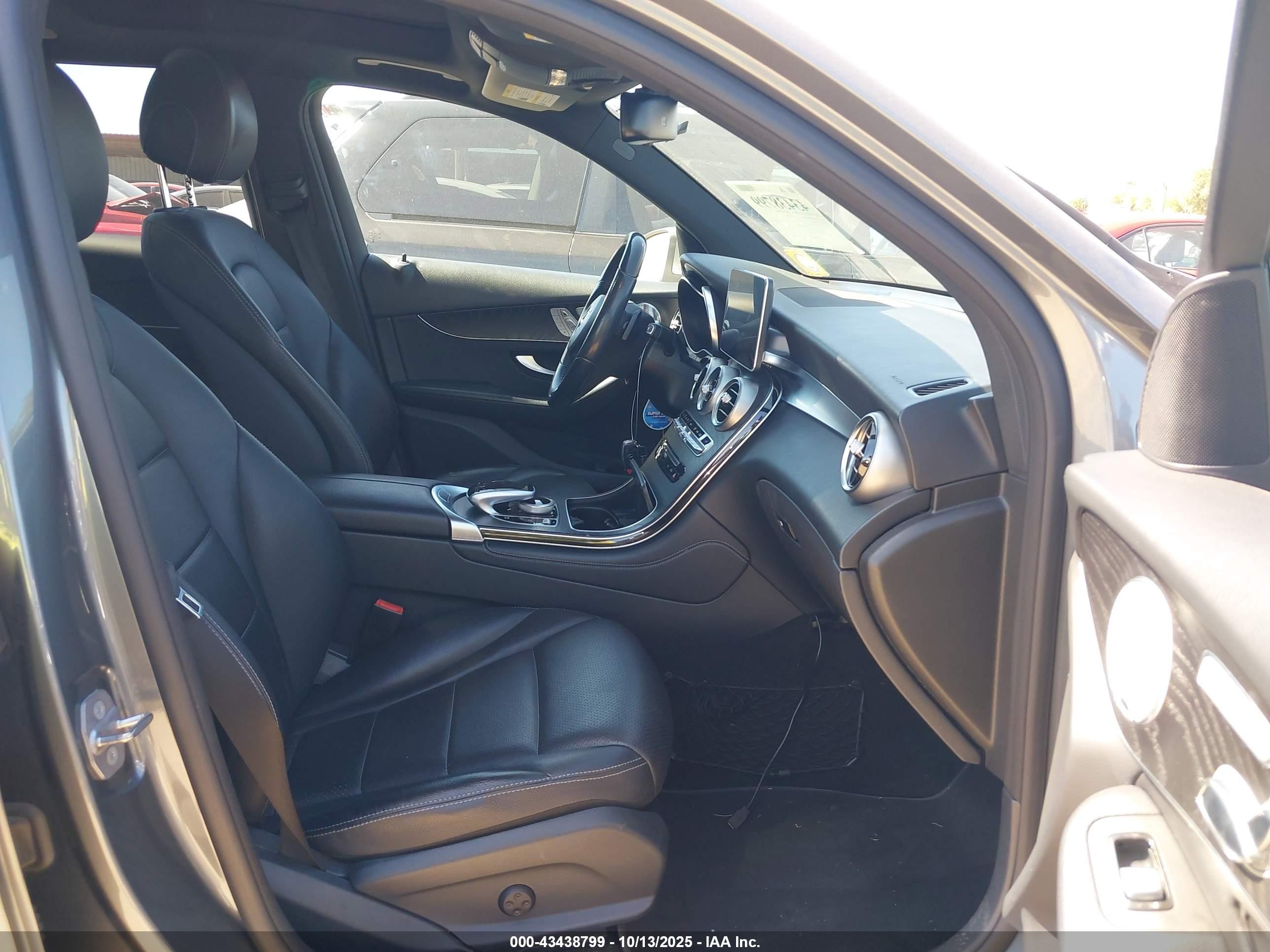 2017 Mercedes-benz Glc 300 Gray vin: WDC0G4JB2HF143117