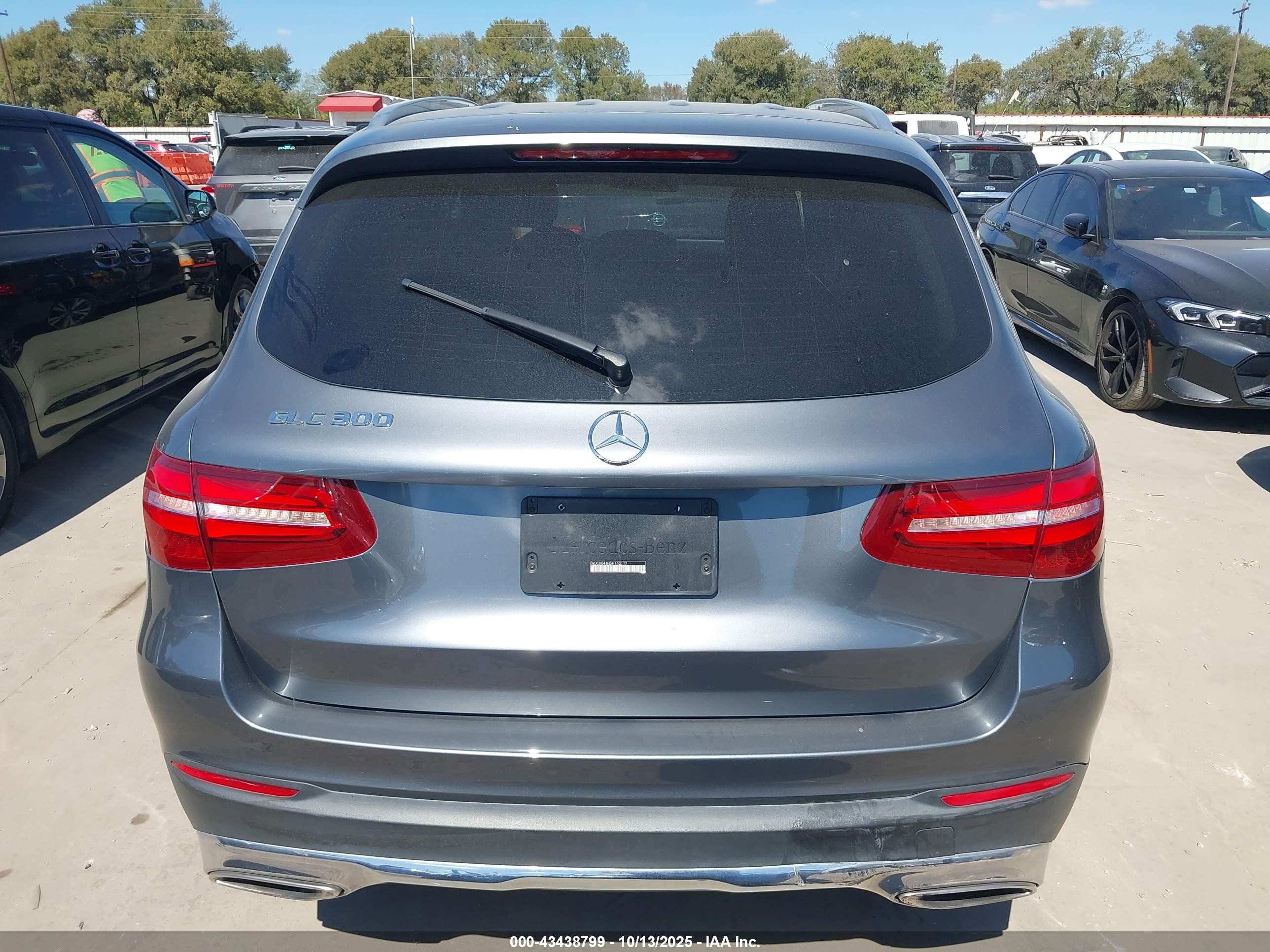 2017 Mercedes-benz Glc 300 Gray vin: WDC0G4JB2HF143117