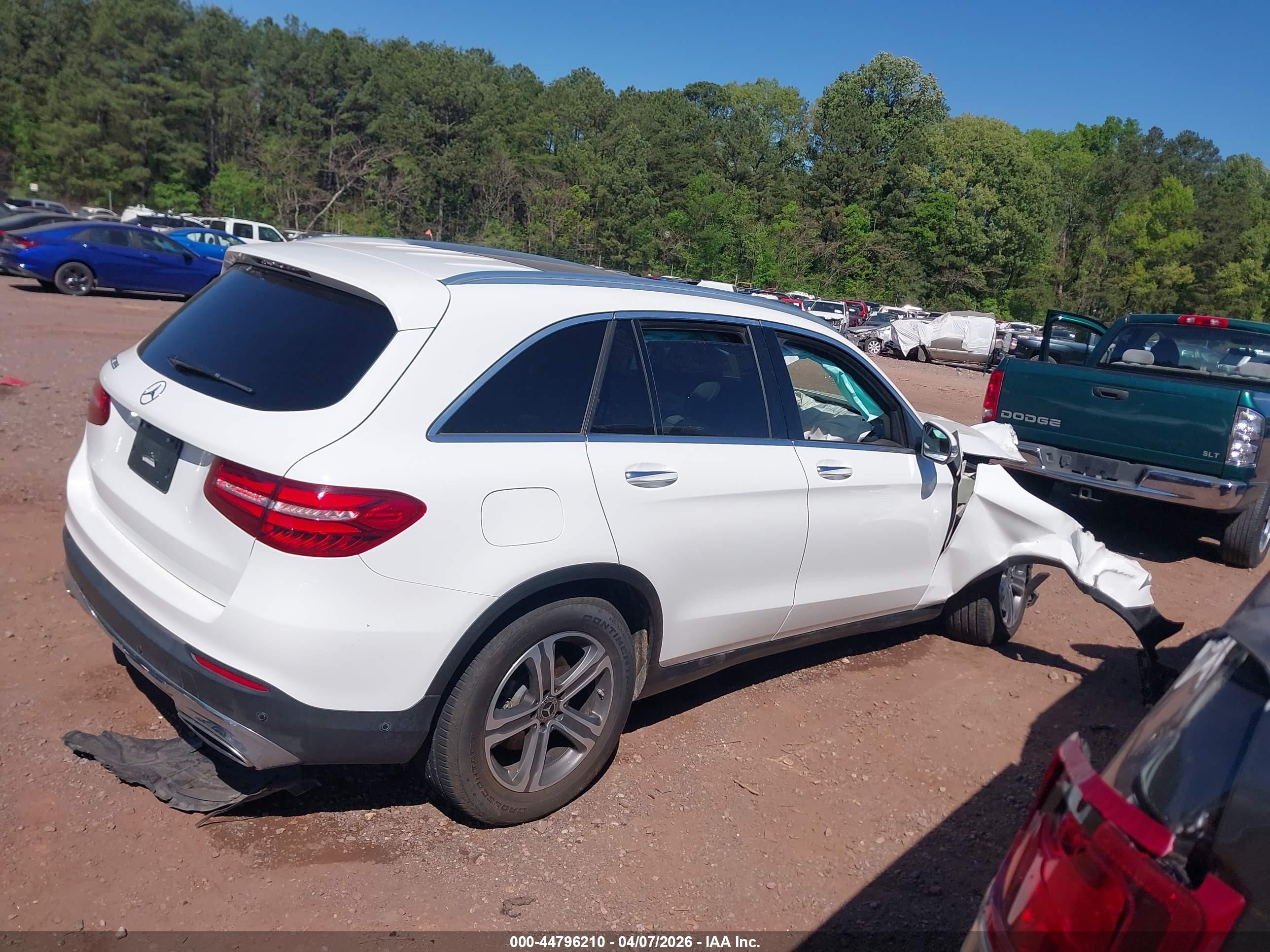 2018 Mercedes-benz Glc 300   White vin: WDC0G4JB2JV022387