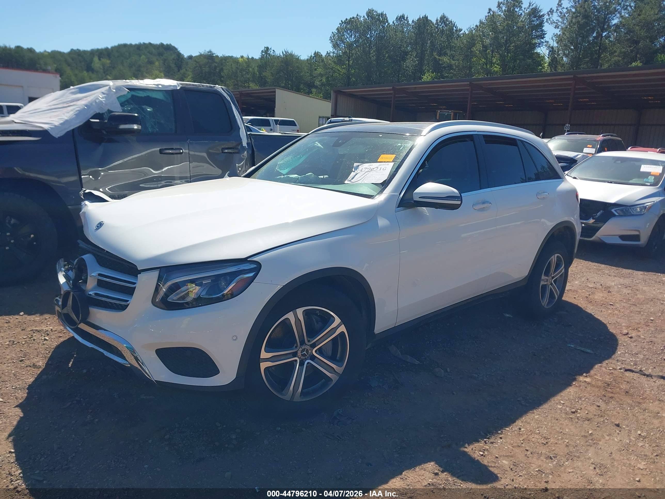 2018 Mercedes-benz Glc 300   White vin: WDC0G4JB2JV022387