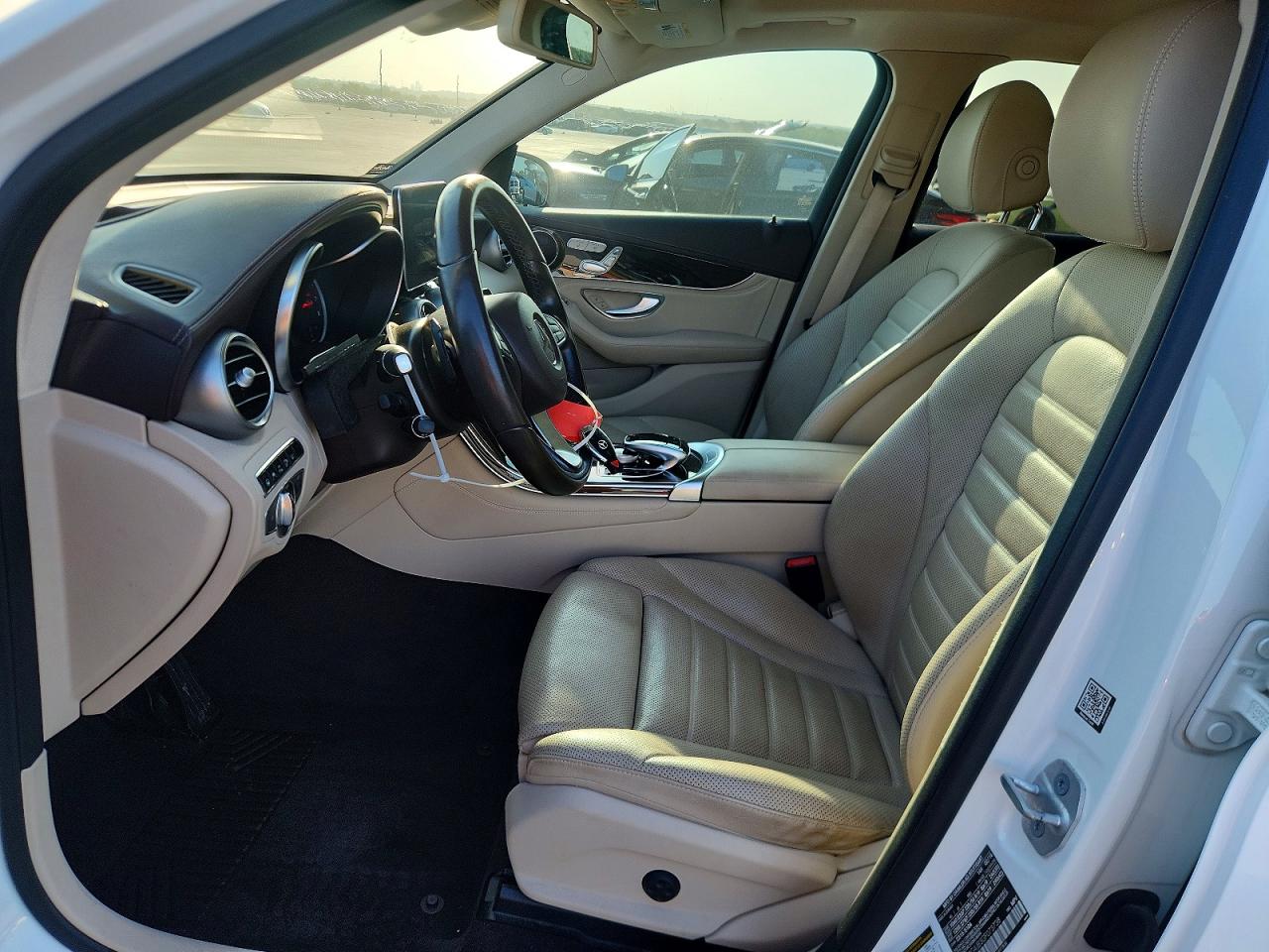 2016 Mercedes-benz Glc 300 Белый vin: WDC0G4JB3GF073738