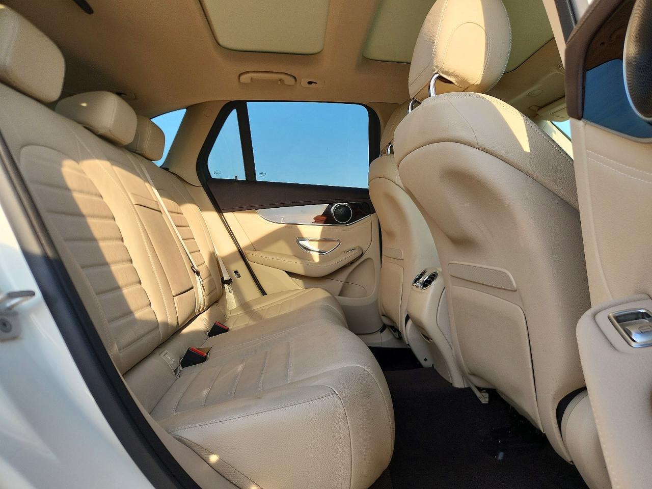 2016 Mercedes-benz Glc 300 Белый vin: WDC0G4JB3GF073738