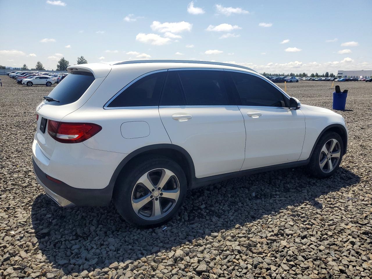 2017 Mercedes-benz Glc 300 White vin: WDC0G4JB3HF193315