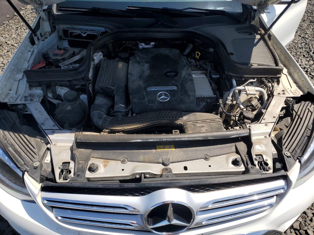 2017 Mercedes-benz Glc 300 White vin: WDC0G4JB3HF193315