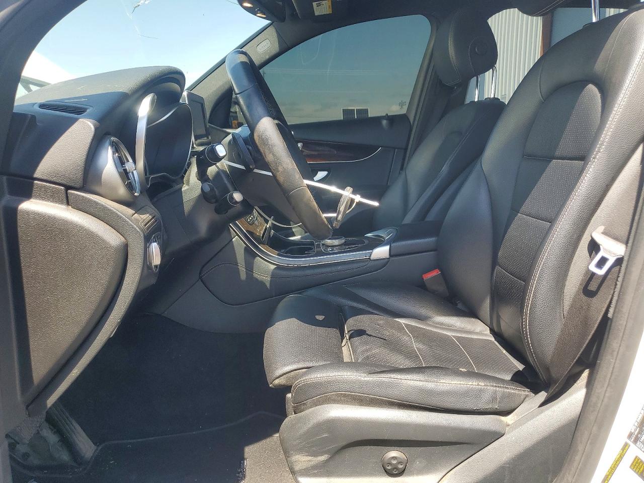 2017 Mercedes-benz Glc 300 White vin: WDC0G4JB3HF193315