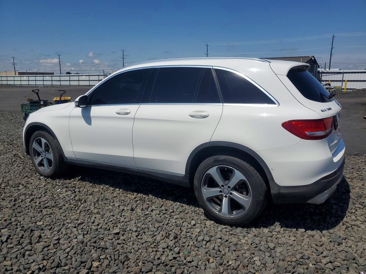 2017 Mercedes-benz Glc 300 White vin: WDC0G4JB3HF193315