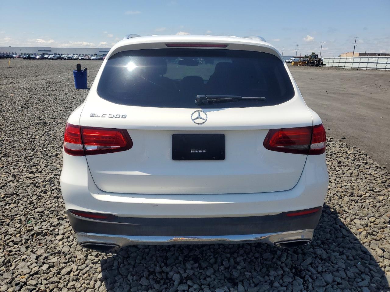 2017 Mercedes-benz Glc 300 White vin: WDC0G4JB3HF193315