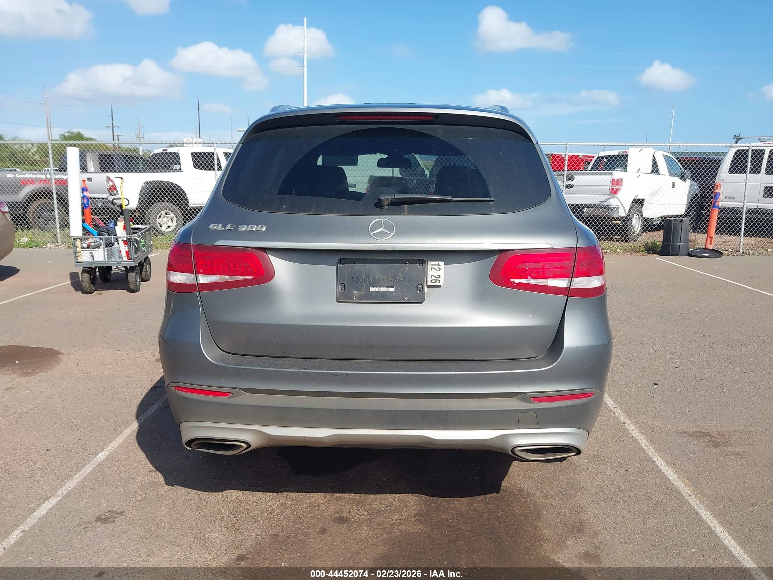 2018 Mercedes-benz Glc 300 Gray vin: WDC0G4JB3JV028621