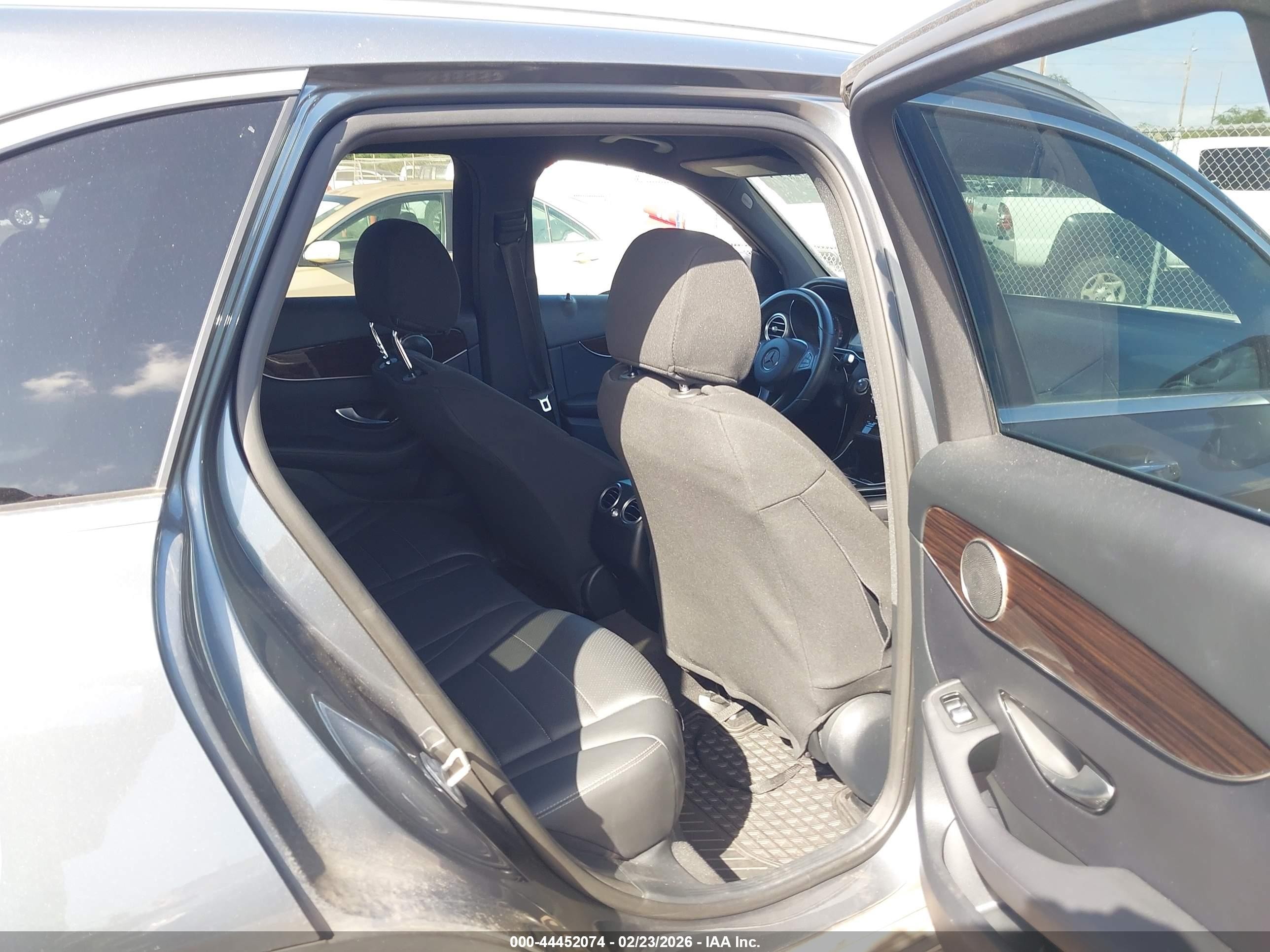 2018 Mercedes-benz Glc 300 Gray vin: WDC0G4JB3JV028621