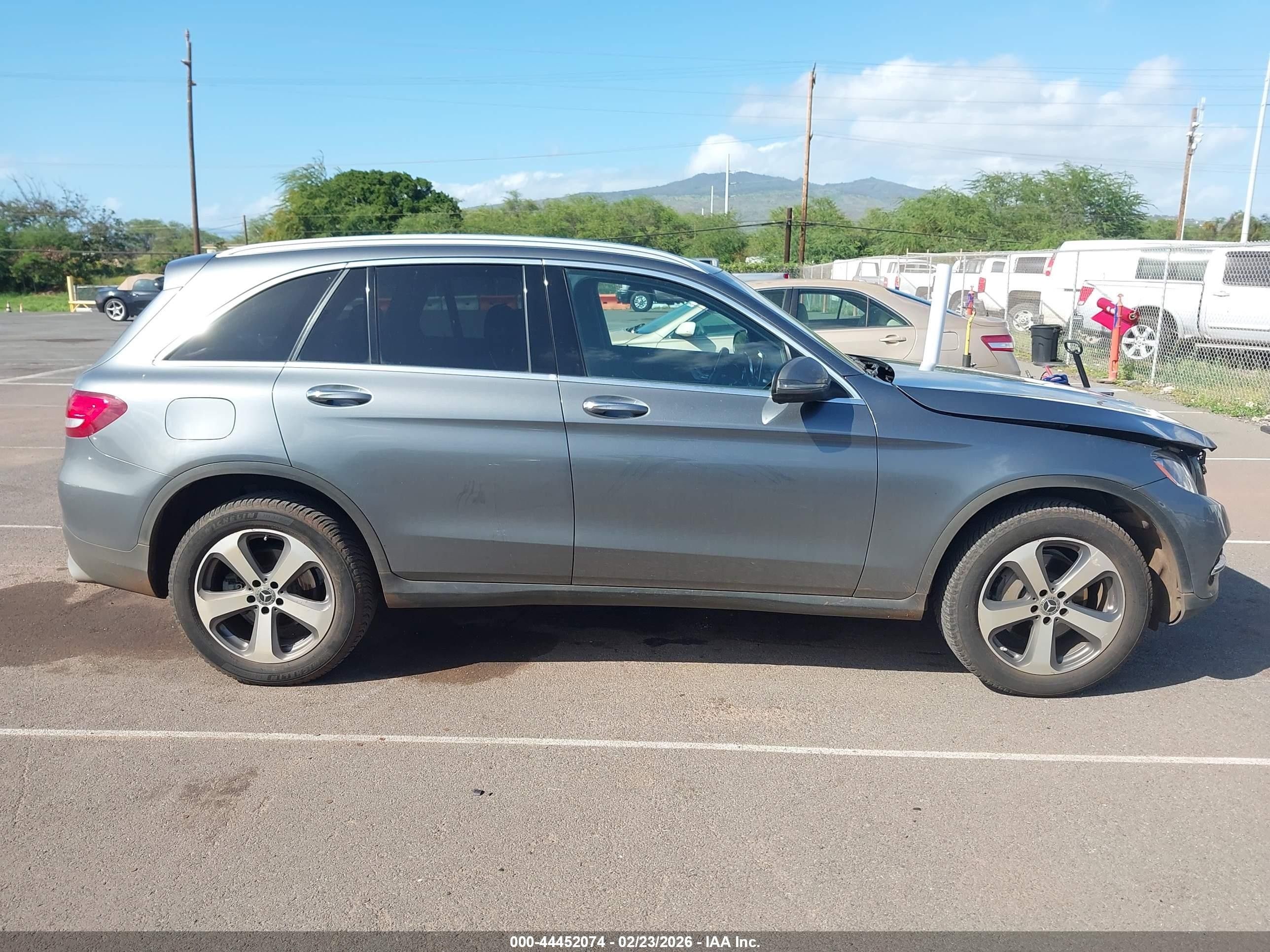 2018 Mercedes-benz Glc 300 Gray vin: WDC0G4JB3JV028621