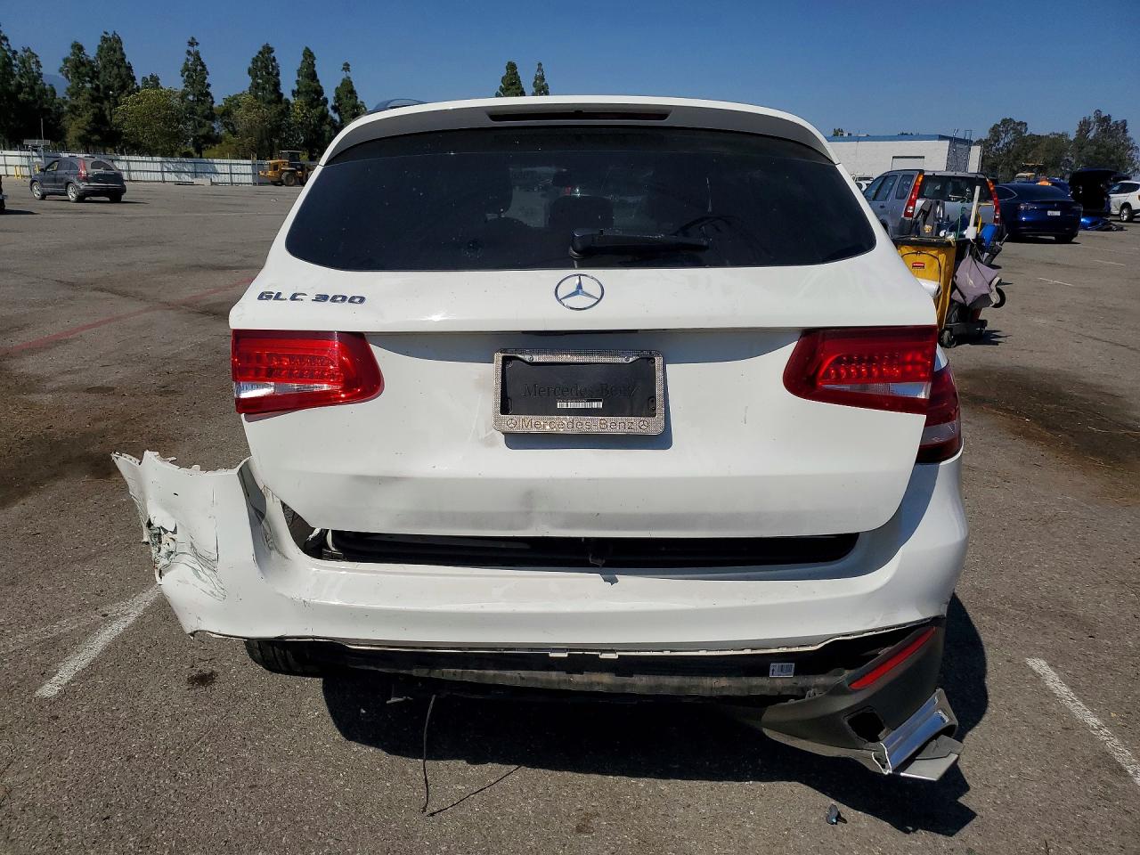 2018 Mercedes-benz Glc 300 White vin: WDC0G4JB4JV079352