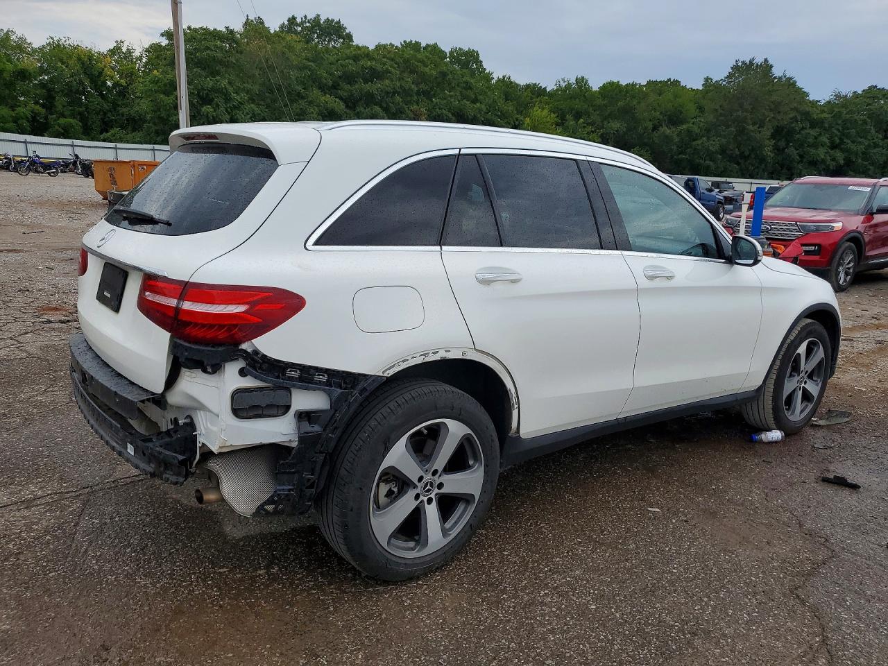 2019 Mercedes-benz Glc 300 White vin: WDC0G4JB4KF605295