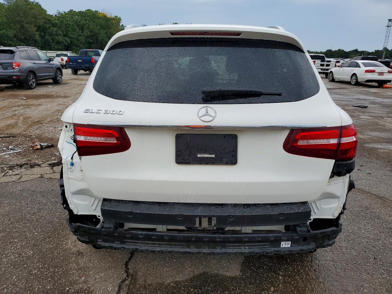 2019 Mercedes-benz Glc 300 White vin: WDC0G4JB4KF605295