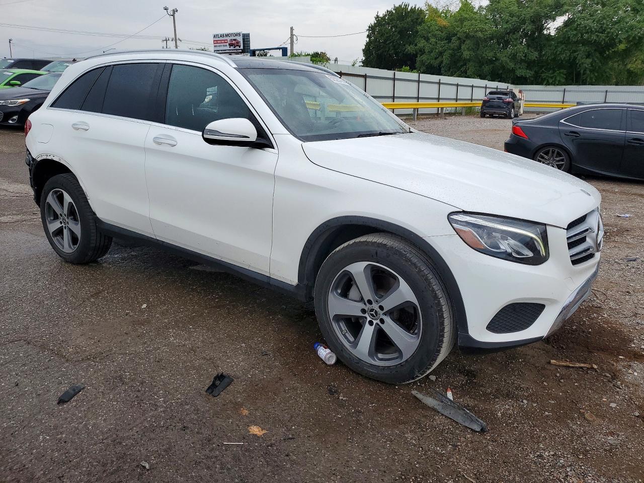 2019 Mercedes-benz Glc 300 White vin: WDC0G4JB4KF605295
