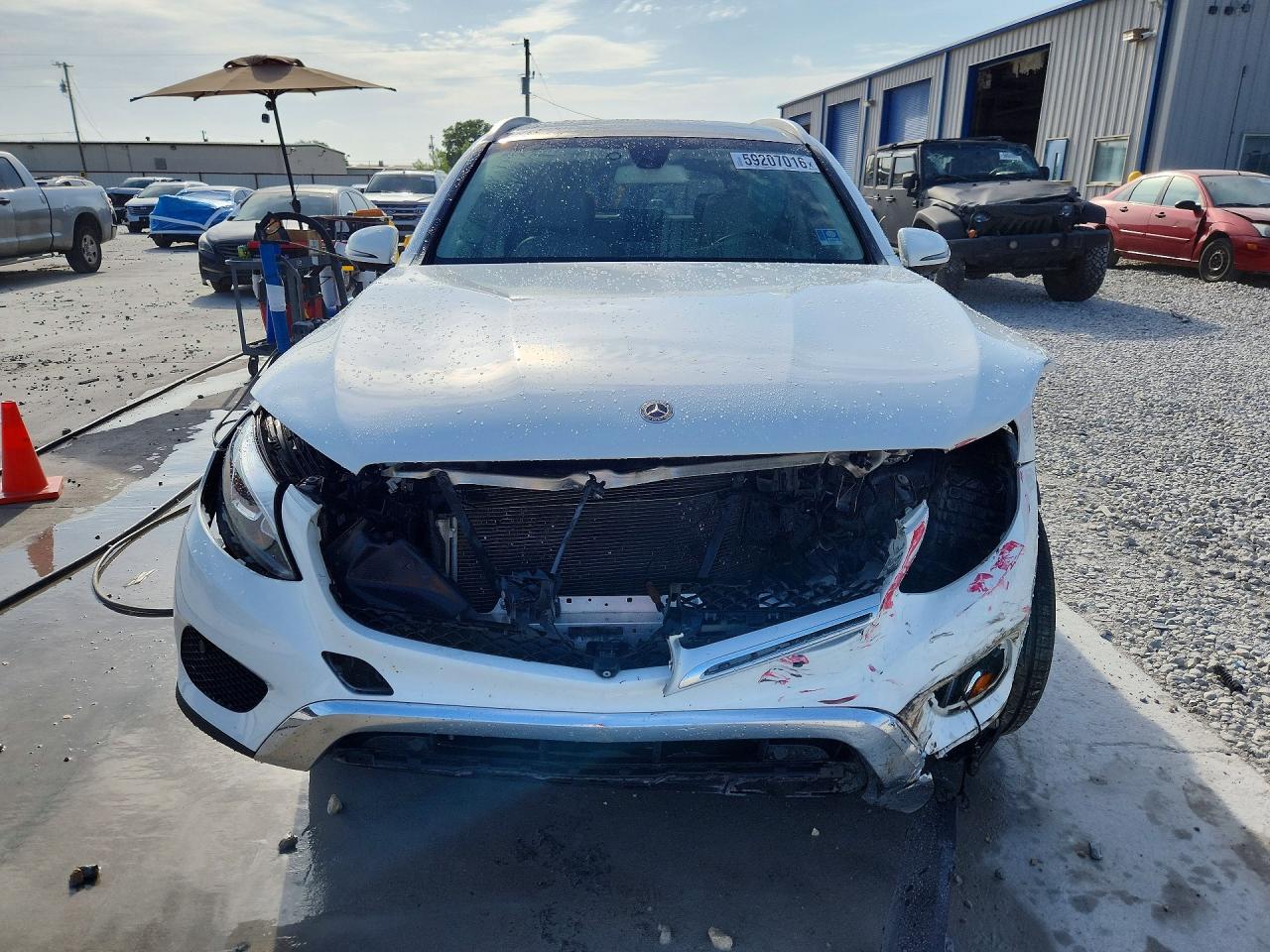 2018 Mercedes-benz Glc 300 White vin: WDC0G4JB5JV079120