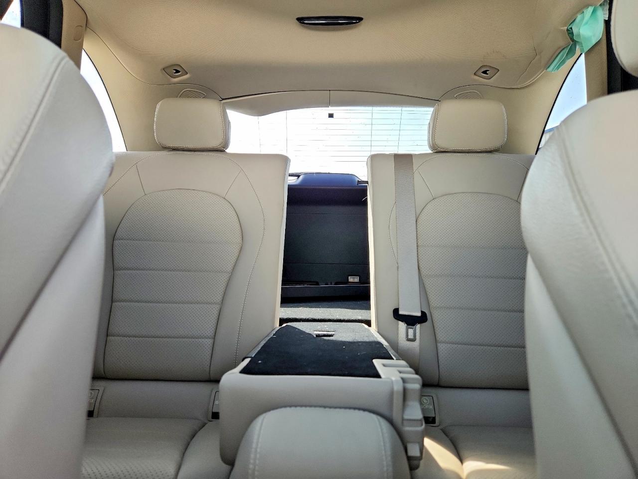 2018 Mercedes-benz Glc 300 White vin: WDC0G4JB5JV079120
