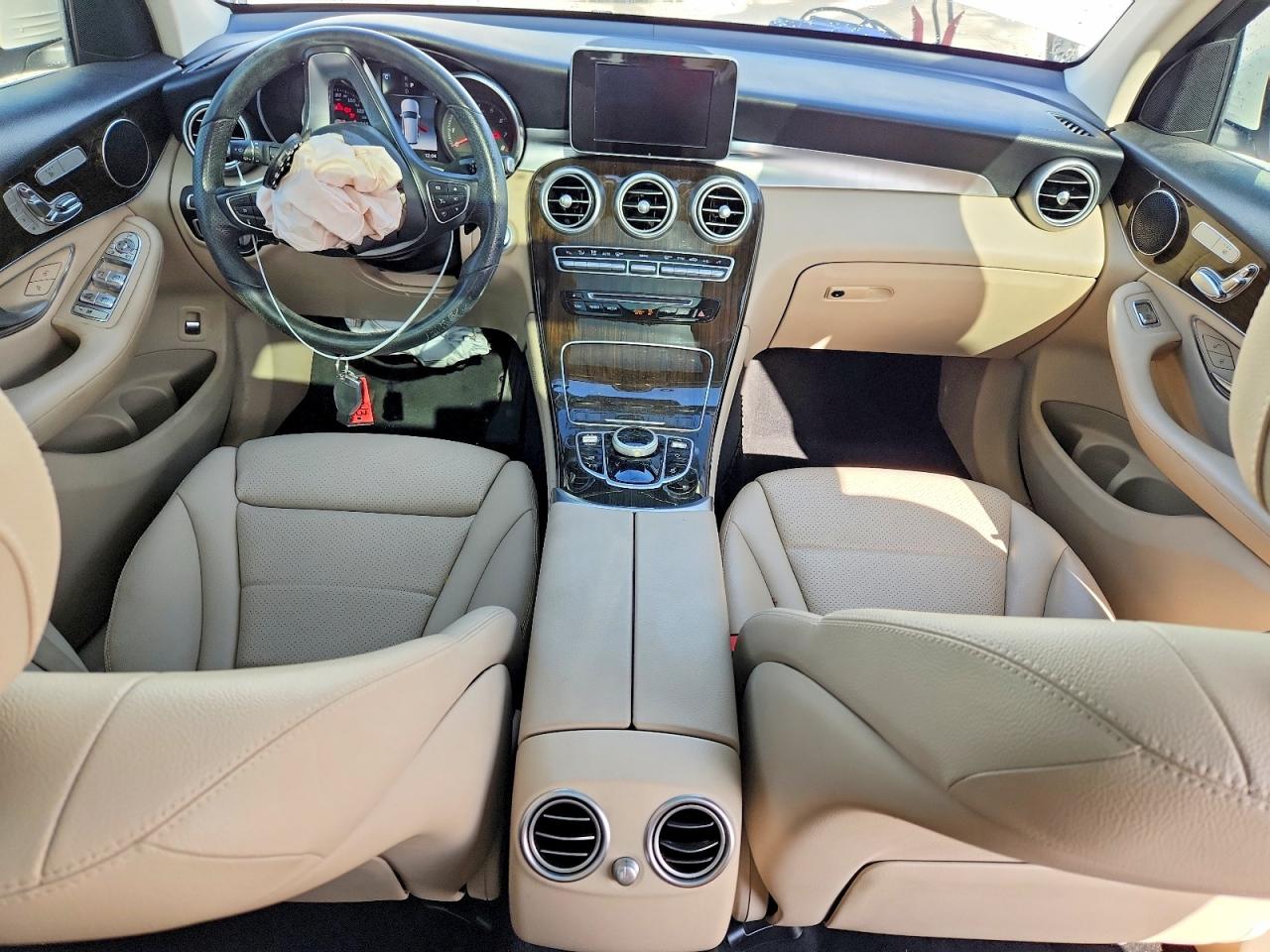2018 Mercedes-benz Glc 300 White vin: WDC0G4JB5JV079120