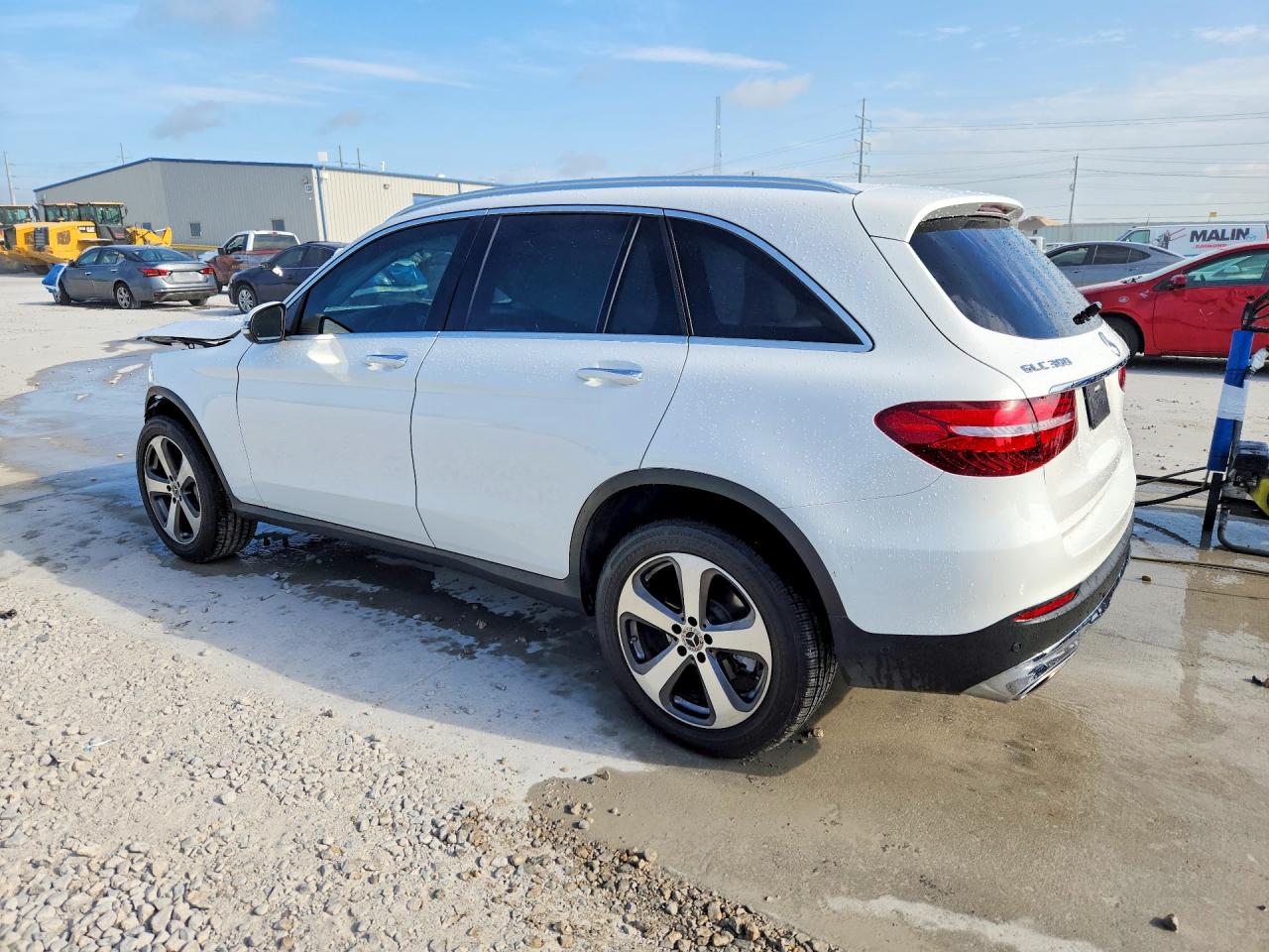 2018 Mercedes-benz Glc 300 White vin: WDC0G4JB5JV079120
