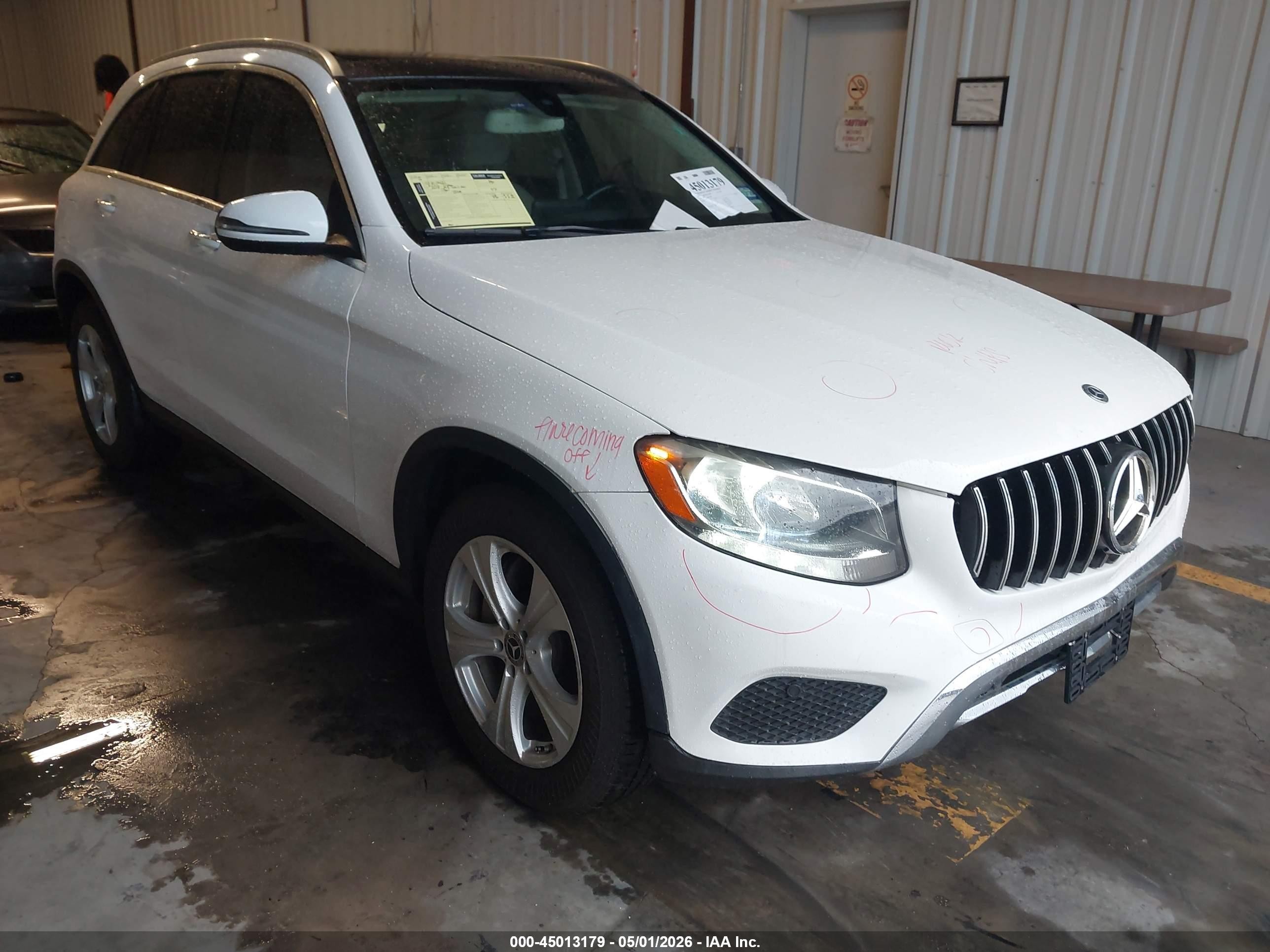 2017 Mercedes-benz Glc 300   White vin: WDC0G4JB6HF279900