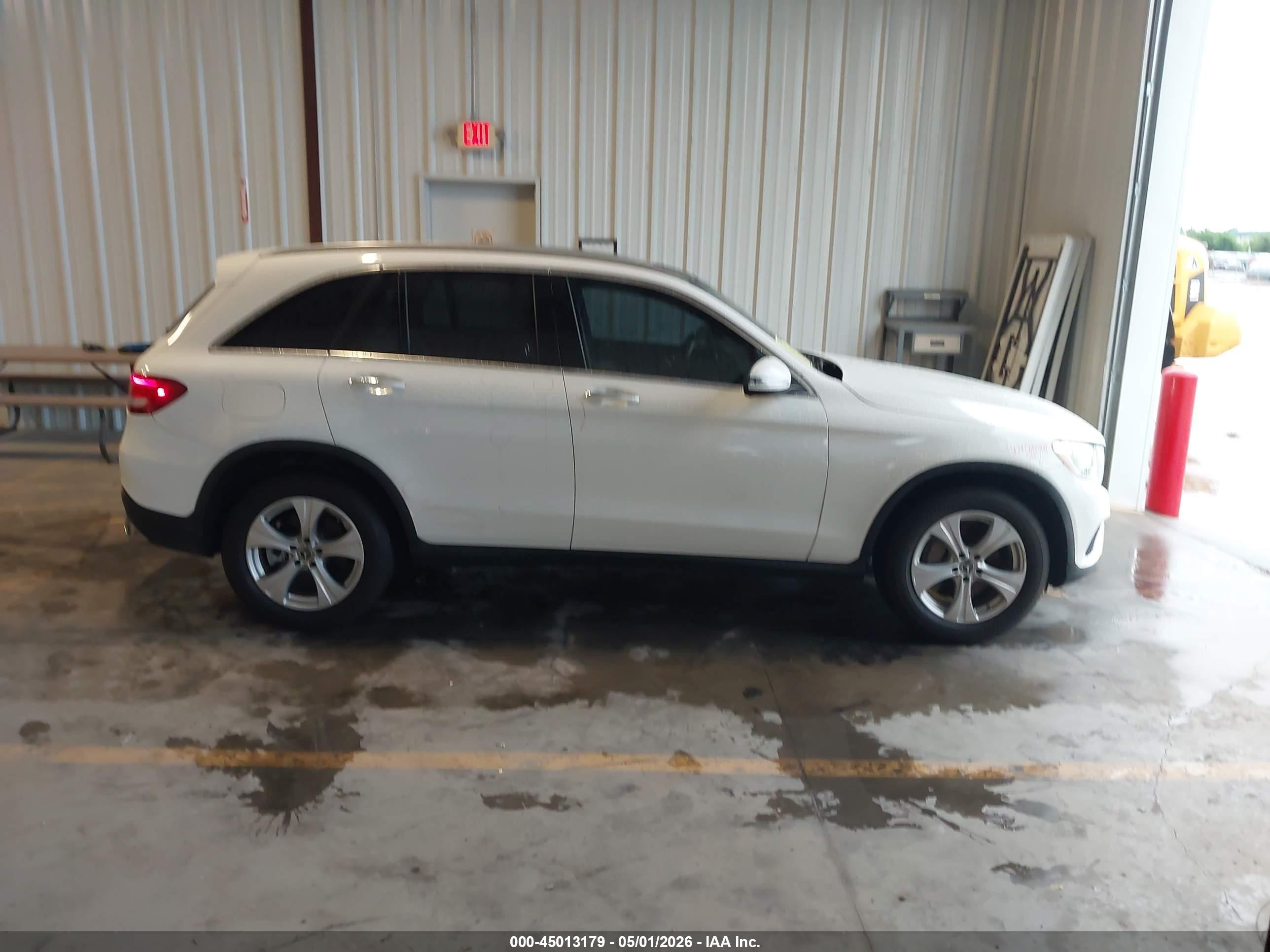 2017 Mercedes-benz Glc 300   White vin: WDC0G4JB6HF279900