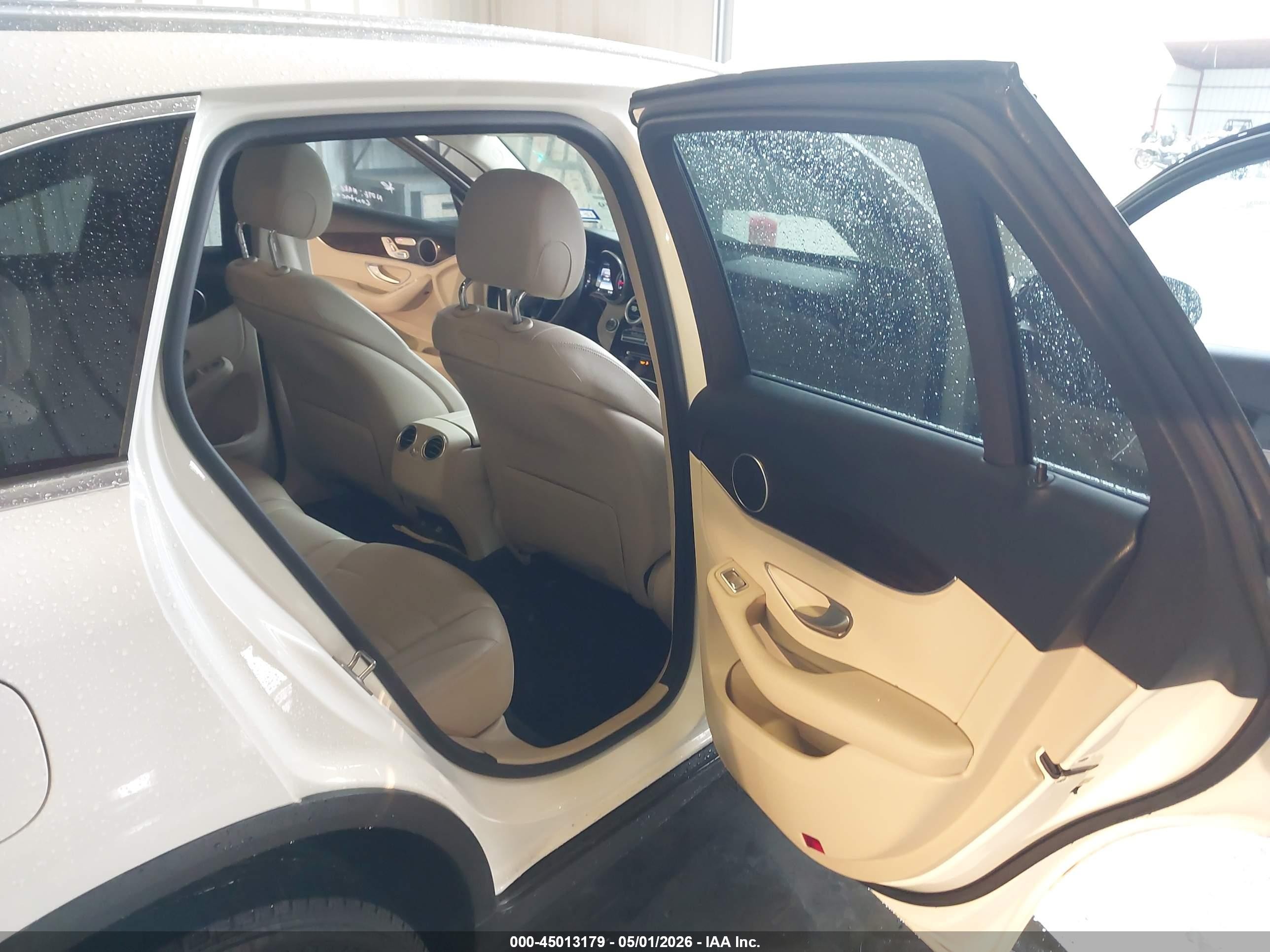 2017 Mercedes-benz Glc 300   White vin: WDC0G4JB6HF279900