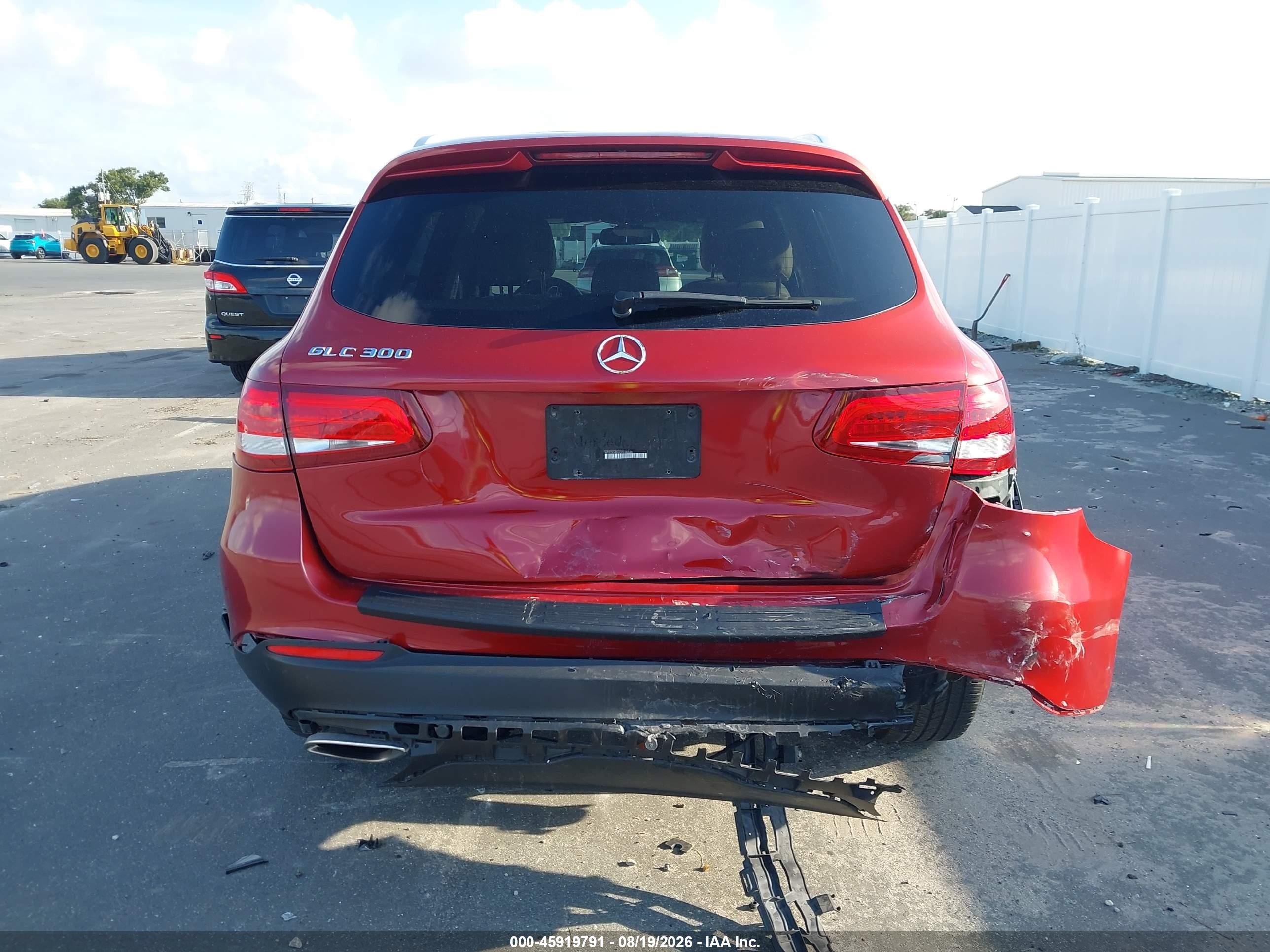 2018 Mercedes-benz Glc 300   Красный vin: WDC0G4JB6JV018746