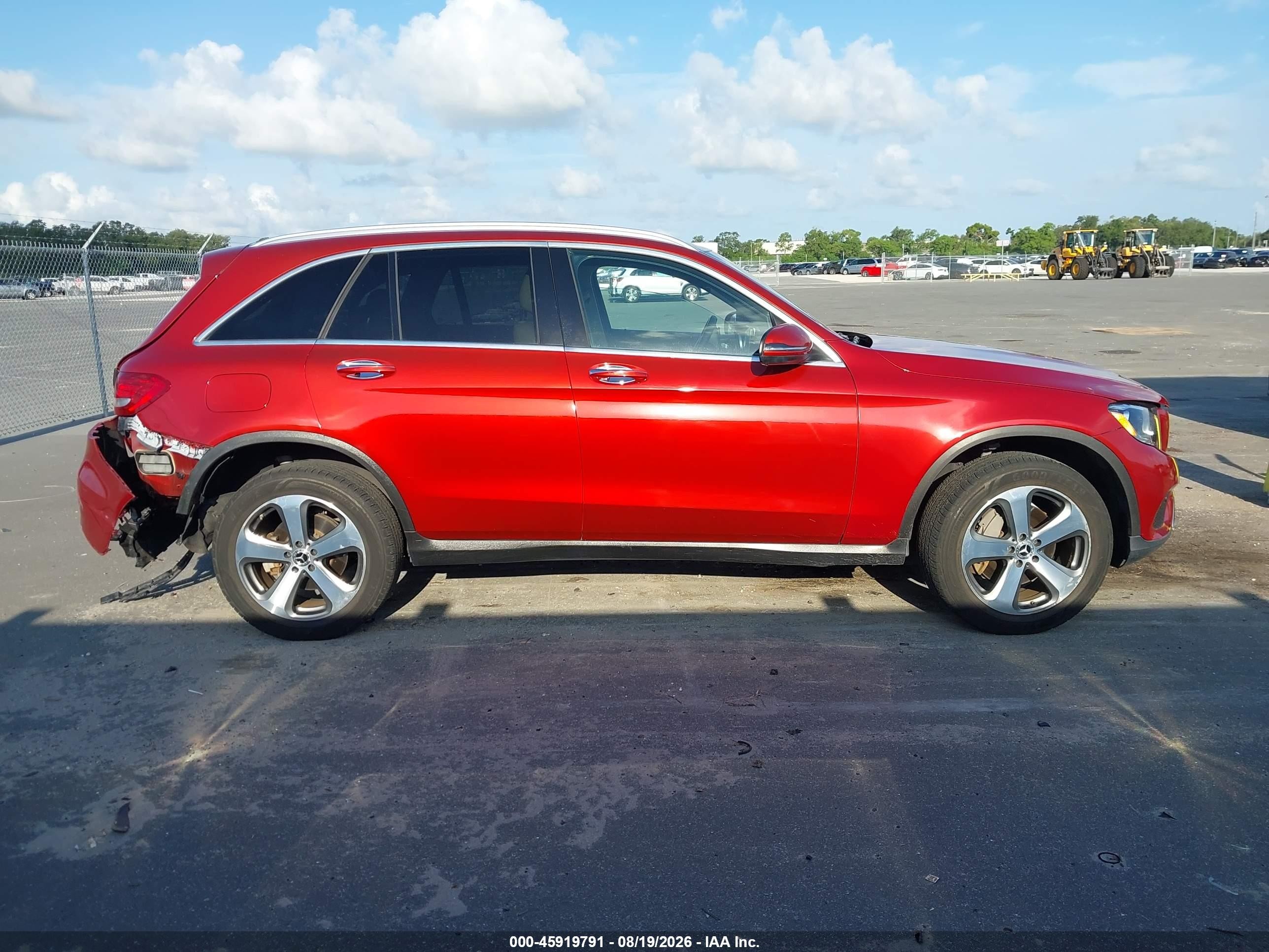 2018 Mercedes-benz Glc 300   Красный vin: WDC0G4JB6JV018746