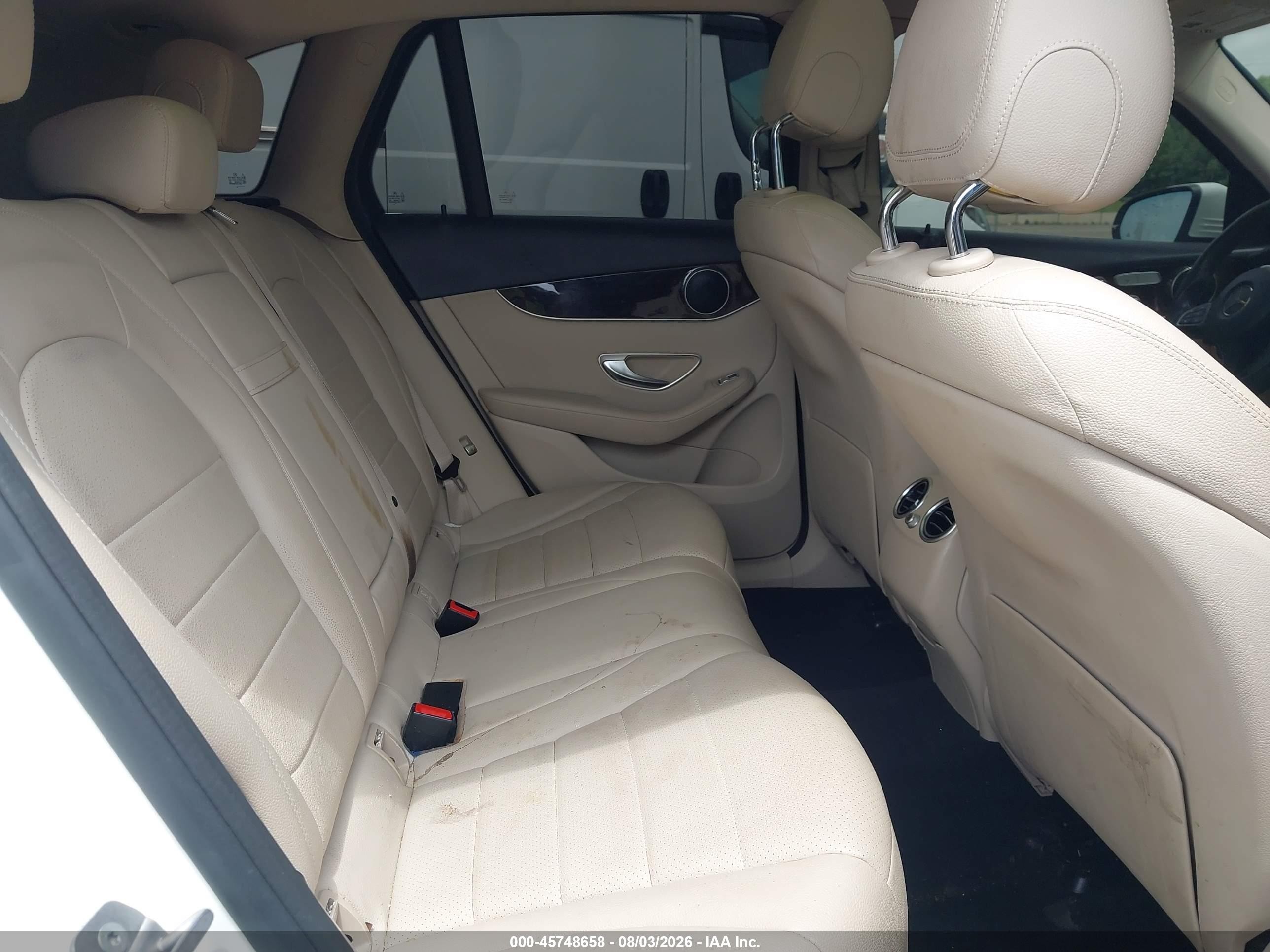 2018 Mercedes-benz Glc 300 White vin: WDC0G4JB7JV079474