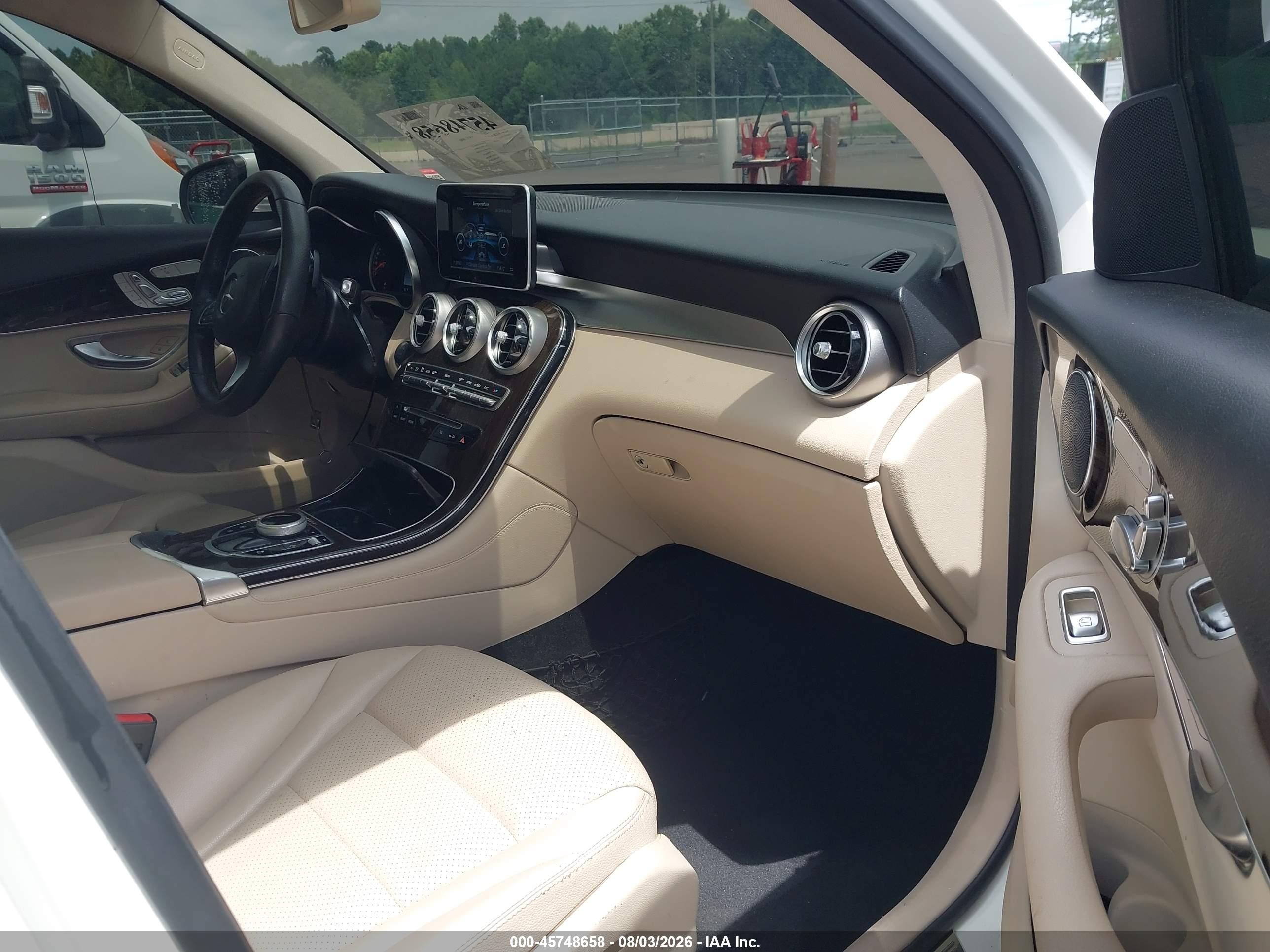2018 Mercedes-benz Glc 300 White vin: WDC0G4JB7JV079474