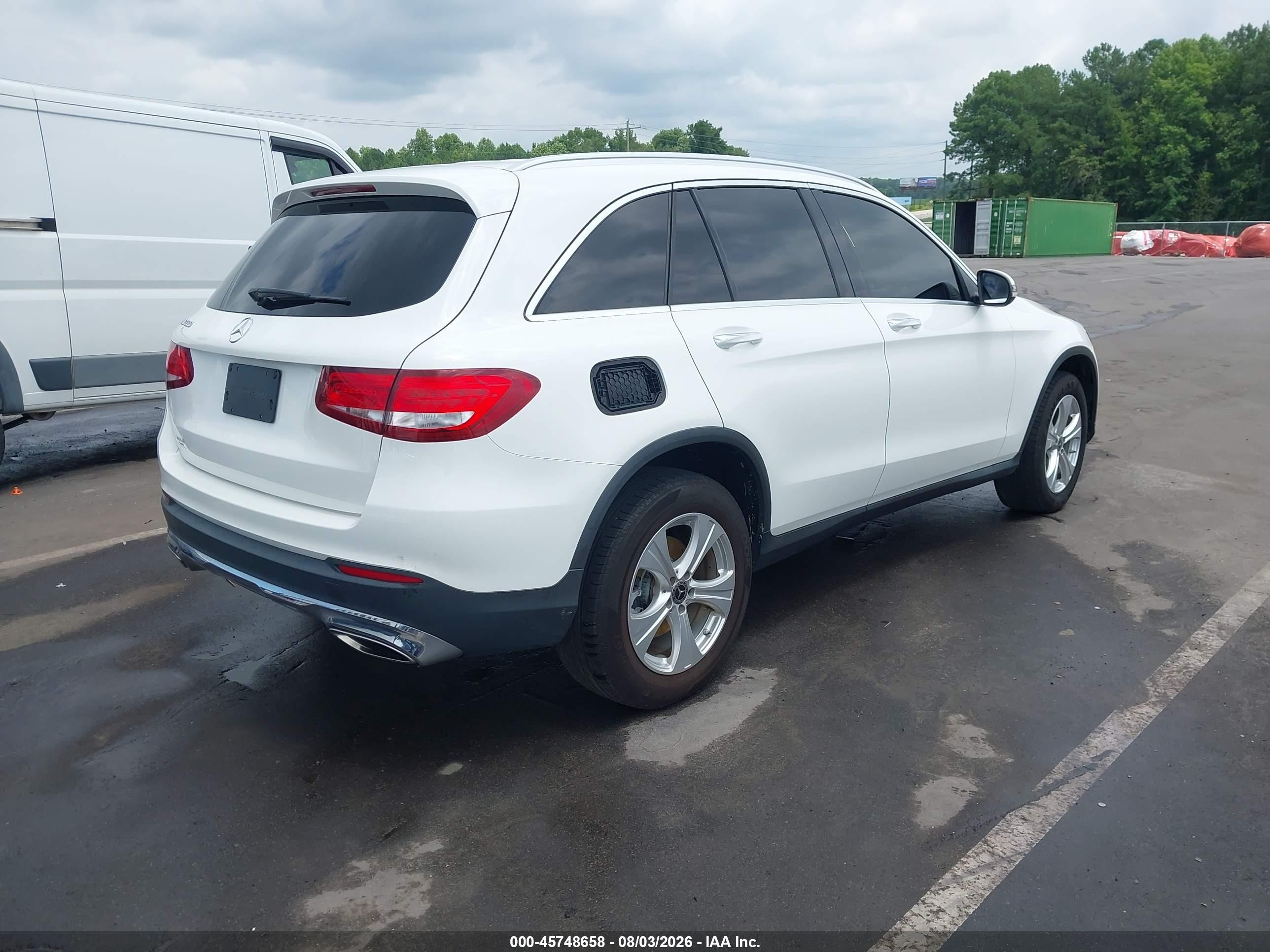 2018 Mercedes-benz Glc 300 White vin: WDC0G4JB7JV079474