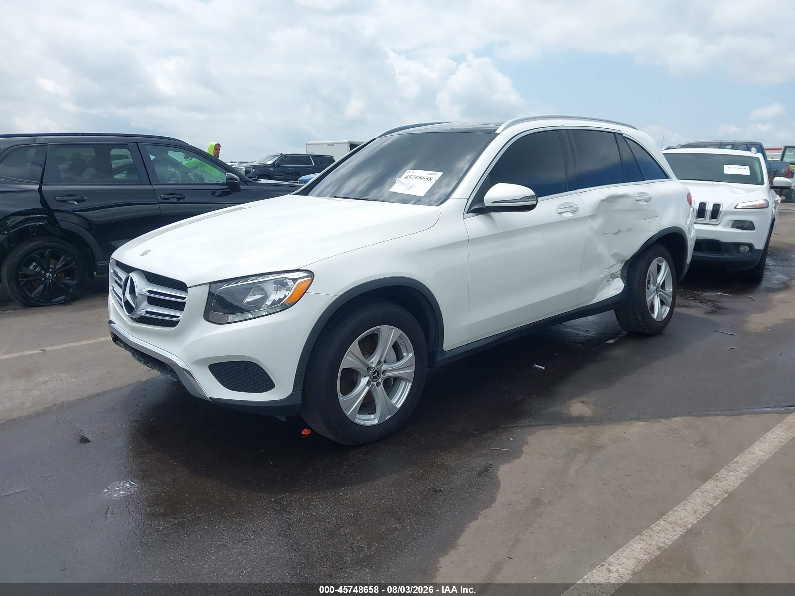 2018 Mercedes-benz Glc 300 White vin: WDC0G4JB7JV079474