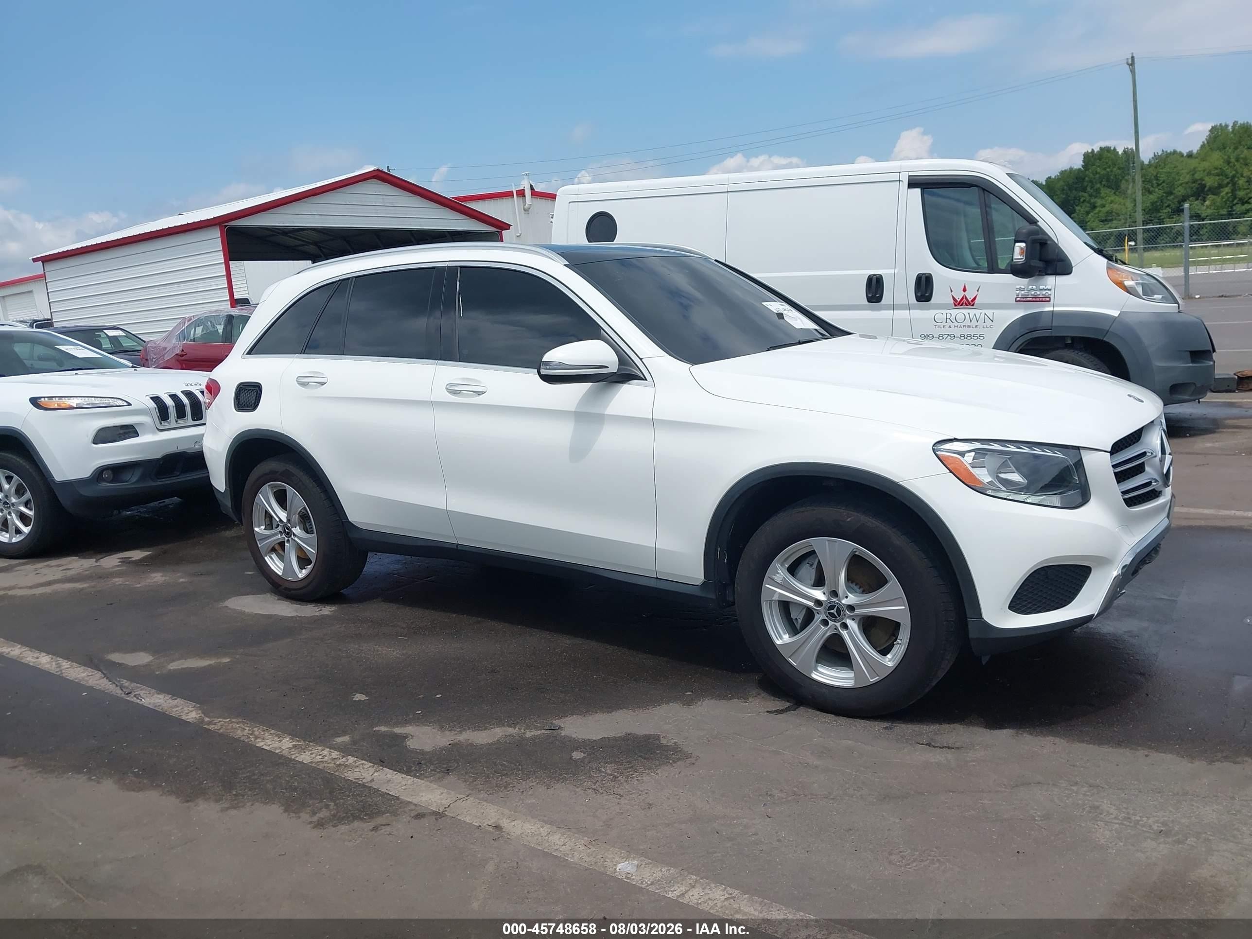 2018 Mercedes-benz Glc 300 White vin: WDC0G4JB7JV079474