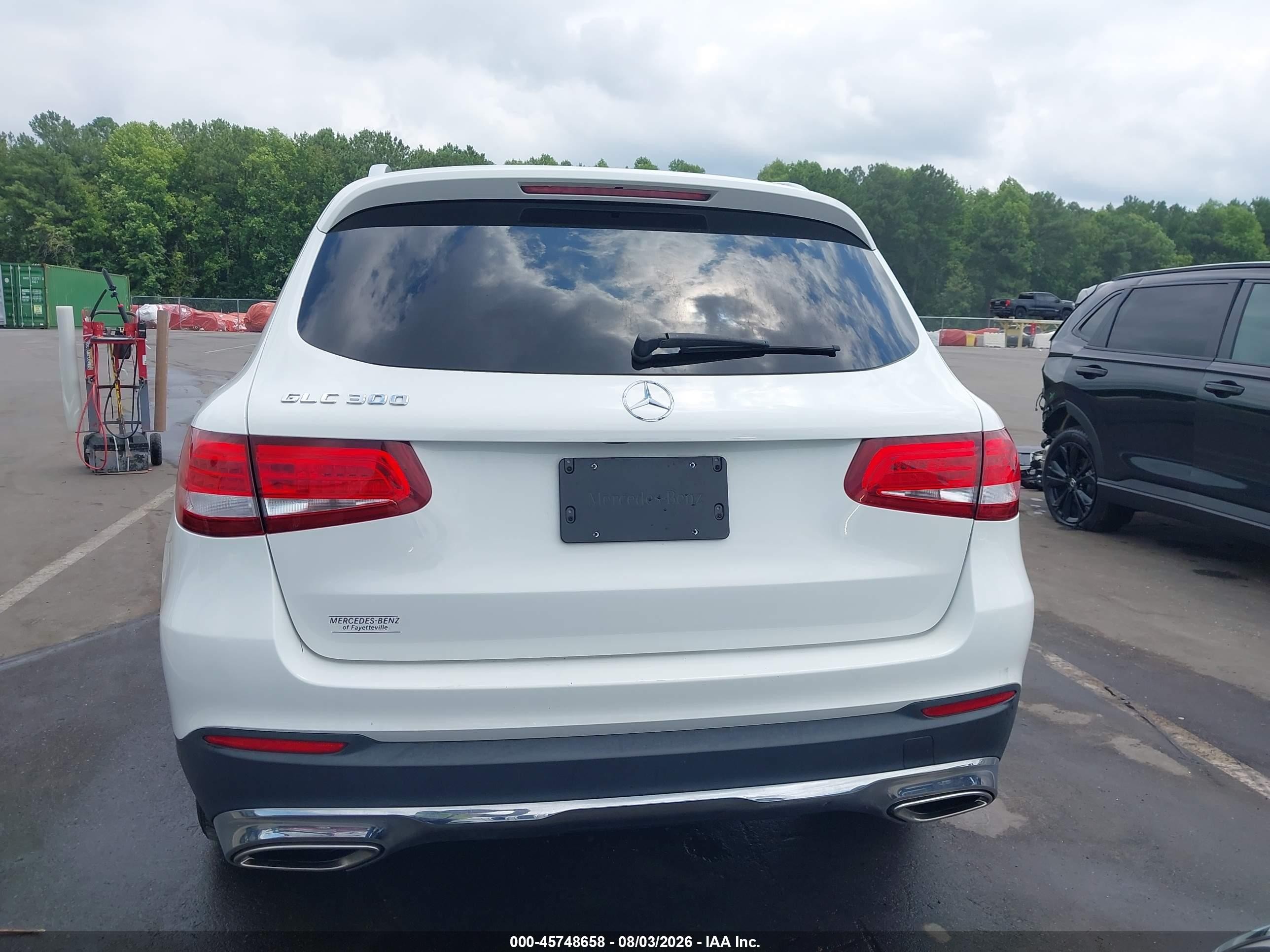 2018 Mercedes-benz Glc 300 White vin: WDC0G4JB7JV079474