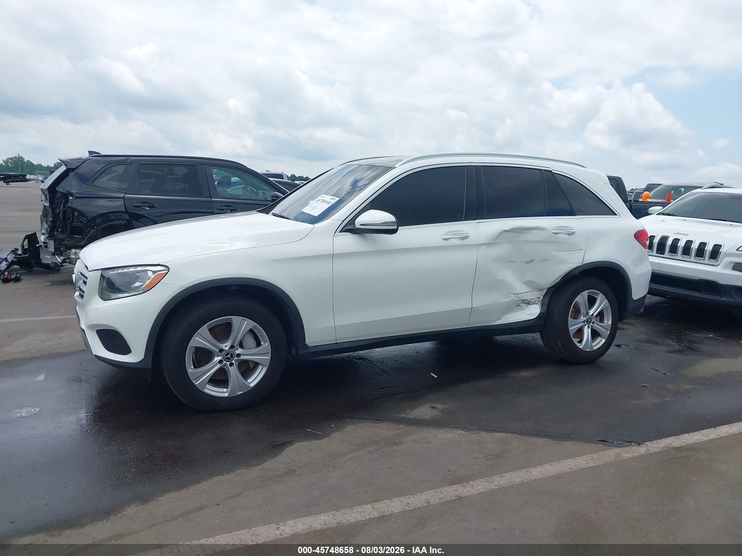 2018 Mercedes-benz Glc 300 White vin: WDC0G4JB7JV079474