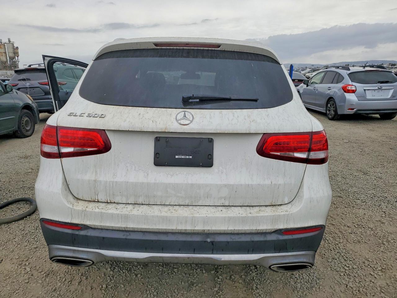 2019 Mercedes-benz Glc 300 White vin: WDC0G4JB7KV132434