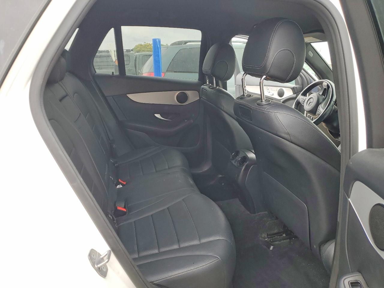 2019 Mercedes-benz Glc 300 White vin: WDC0G4JB7KV132434