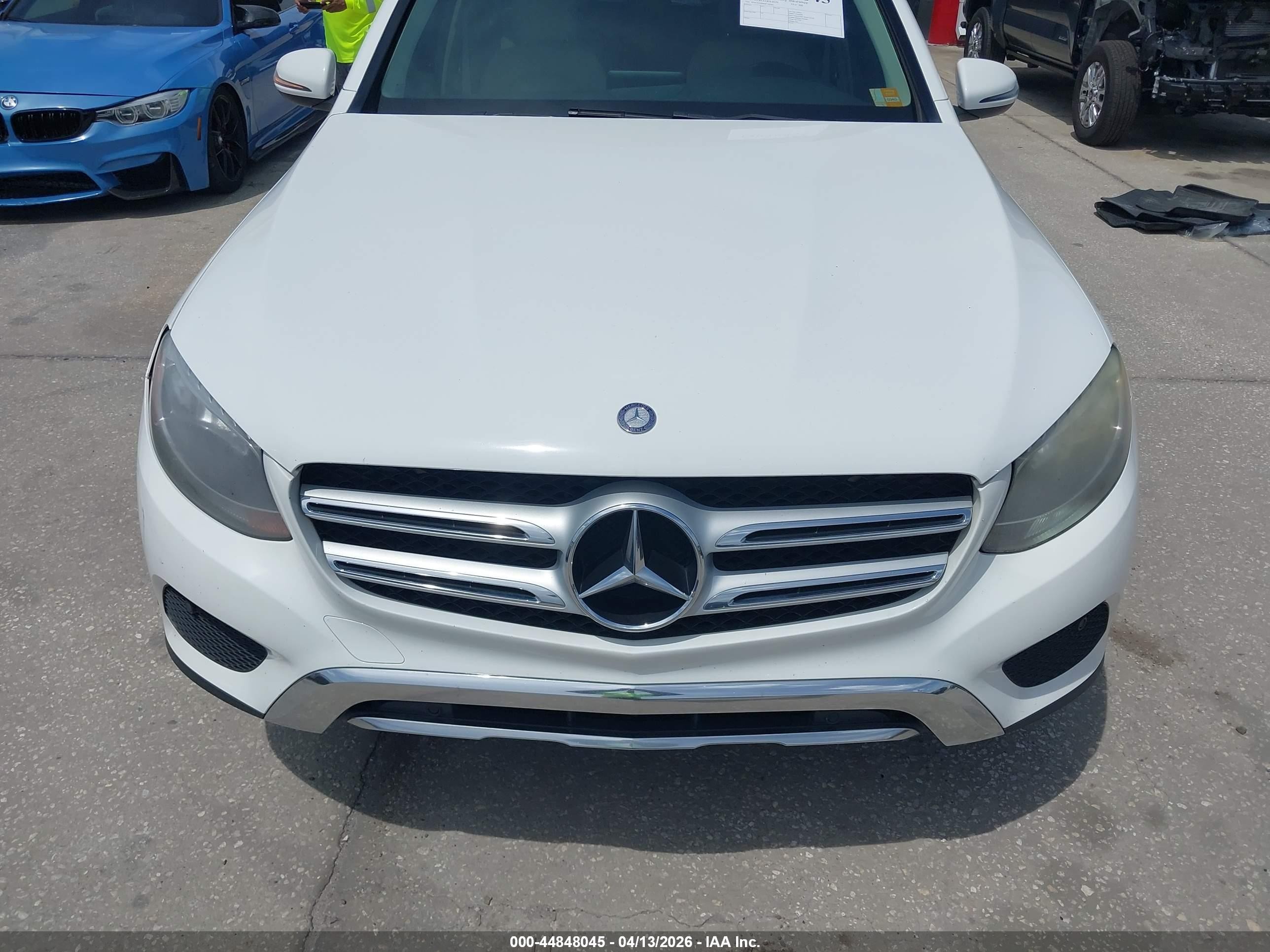 2017 Mercedes-benz Glc 300 White vin: WDC0G4JB8HF166563