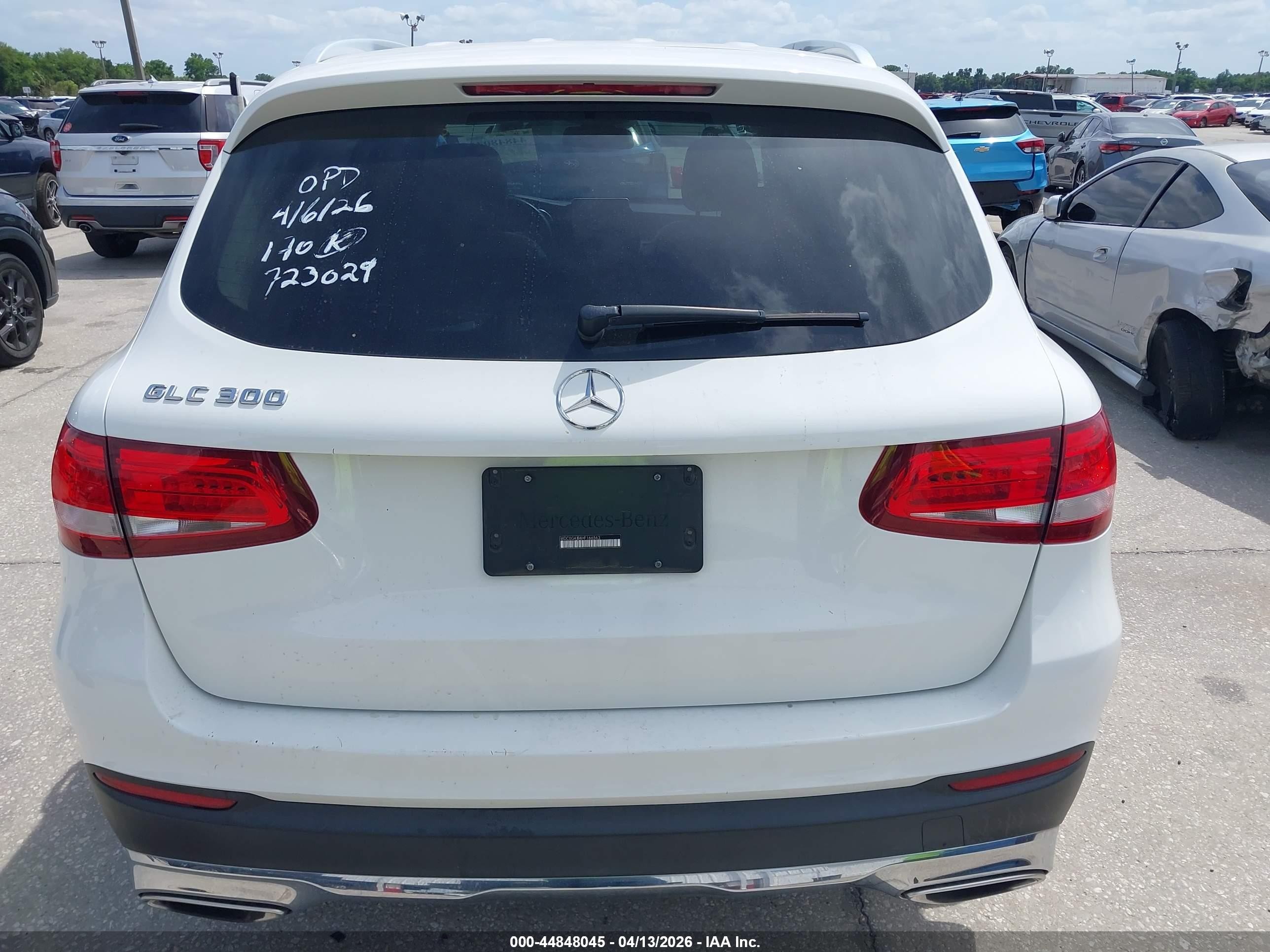 2017 Mercedes-benz Glc 300 White vin: WDC0G4JB8HF166563
