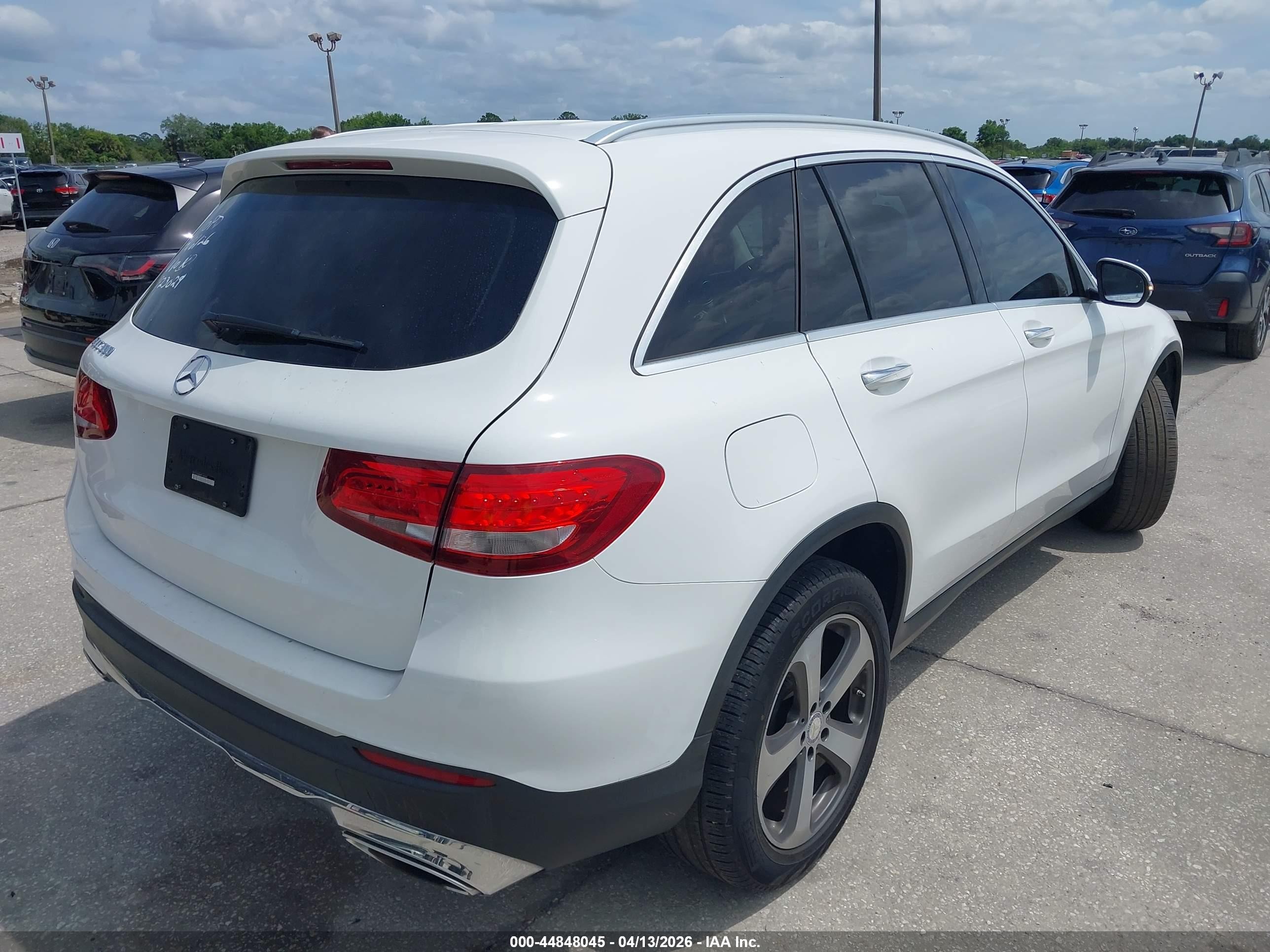 2017 Mercedes-benz Glc 300 White vin: WDC0G4JB8HF166563