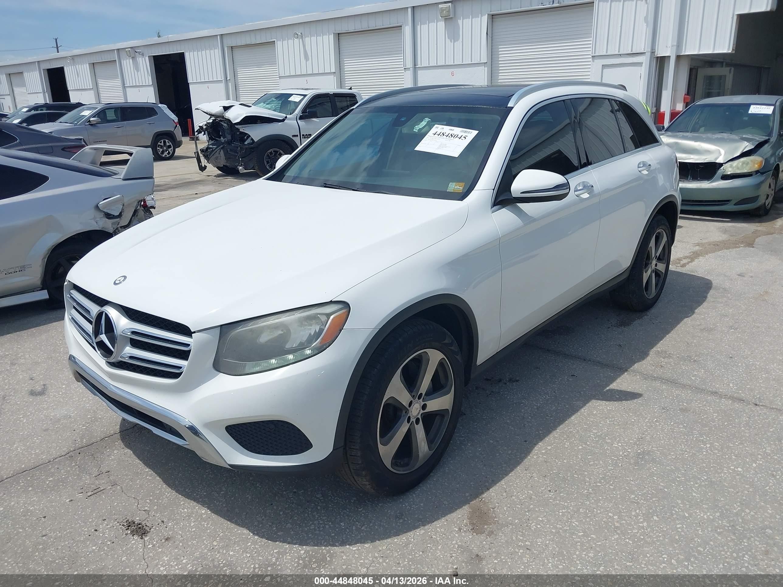 2017 Mercedes-benz Glc 300 White vin: WDC0G4JB8HF166563