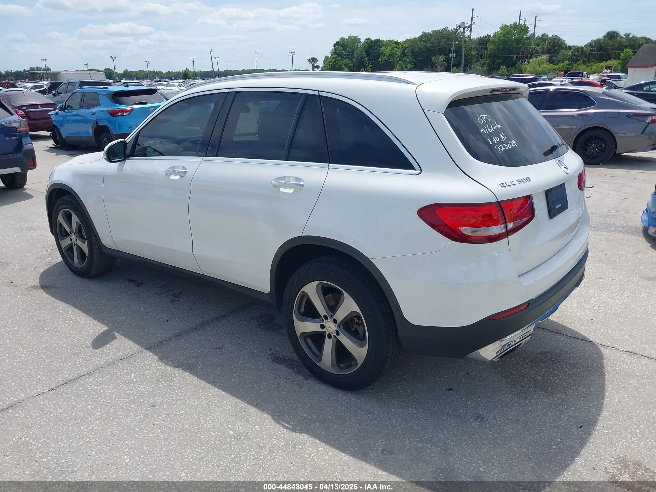 2017 Mercedes-benz Glc 300 White vin: WDC0G4JB8HF166563