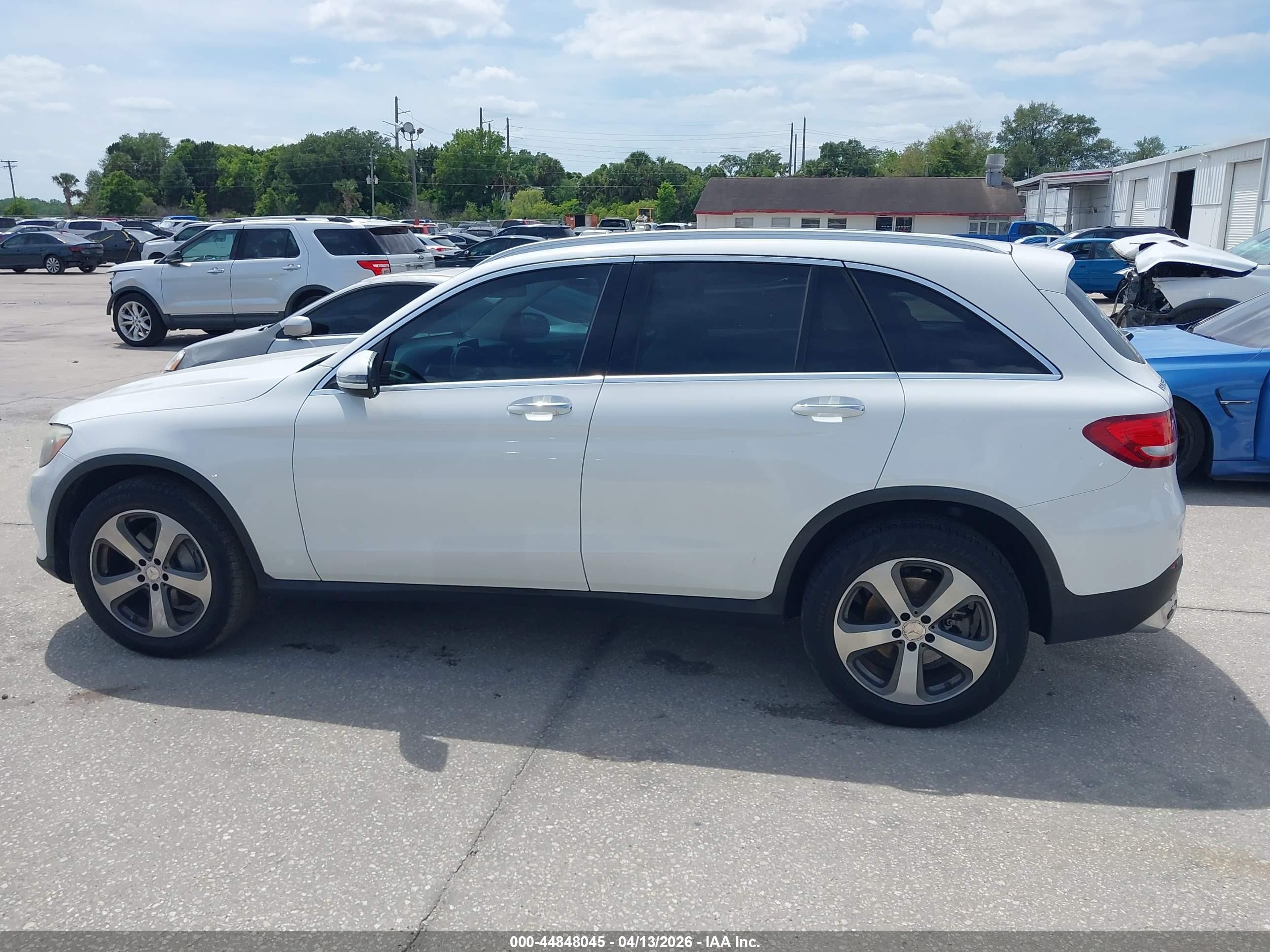 2017 Mercedes-benz Glc 300 White vin: WDC0G4JB8HF166563