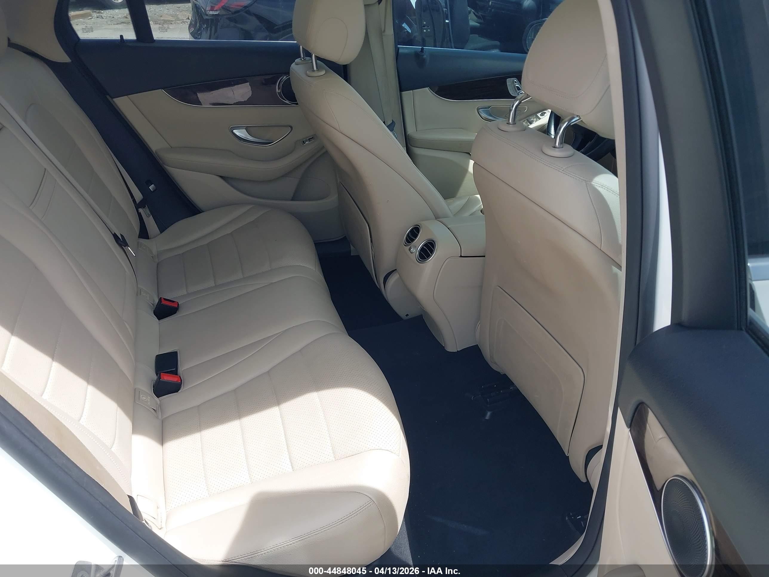 2017 Mercedes-benz Glc 300 White vin: WDC0G4JB8HF166563