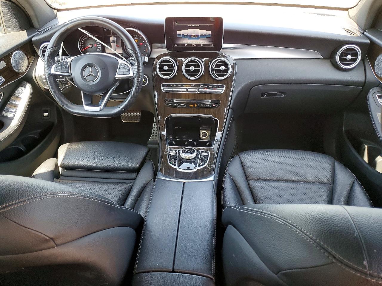 2018 Mercedes-benz Glc 300 White vin: WDC0G4JB8JF361052